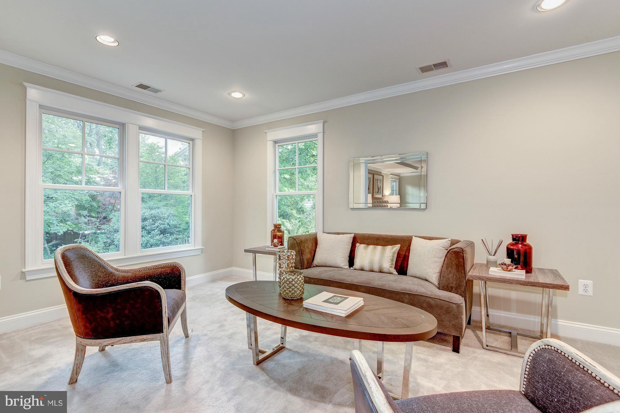 GREENWICH FOREST - Residential