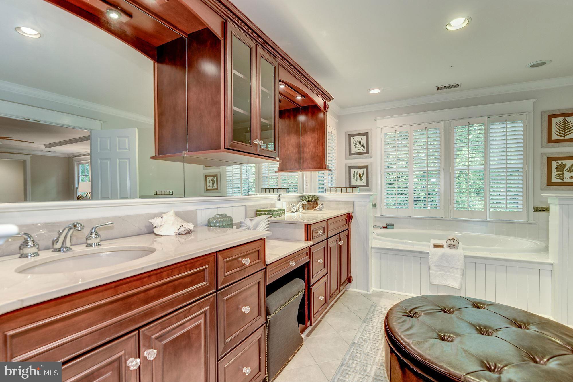 GREENWICH FOREST - Residential