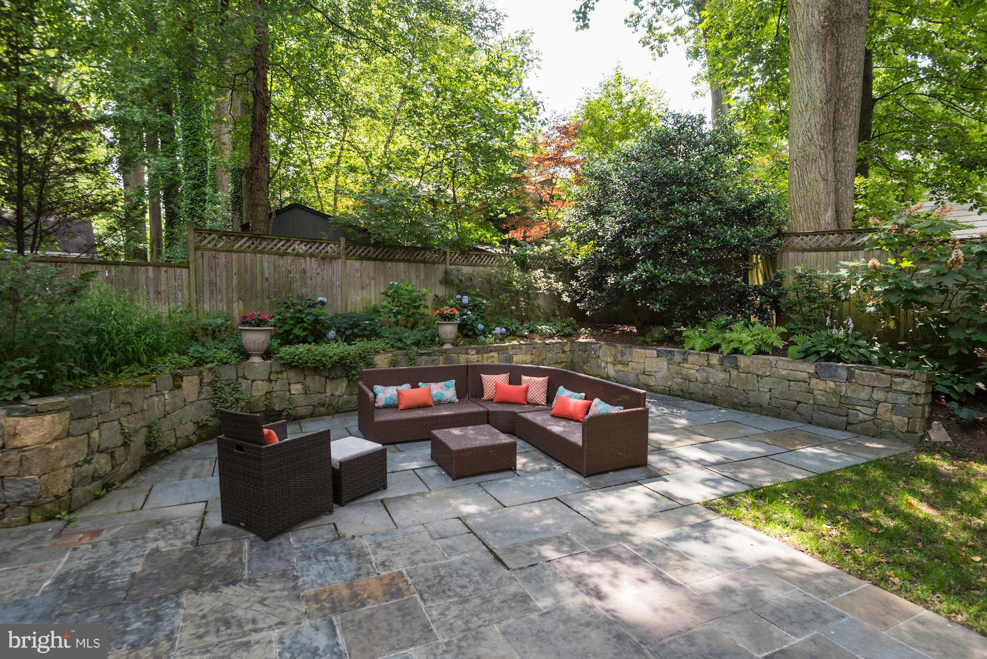 GREENWICH FOREST - Residential