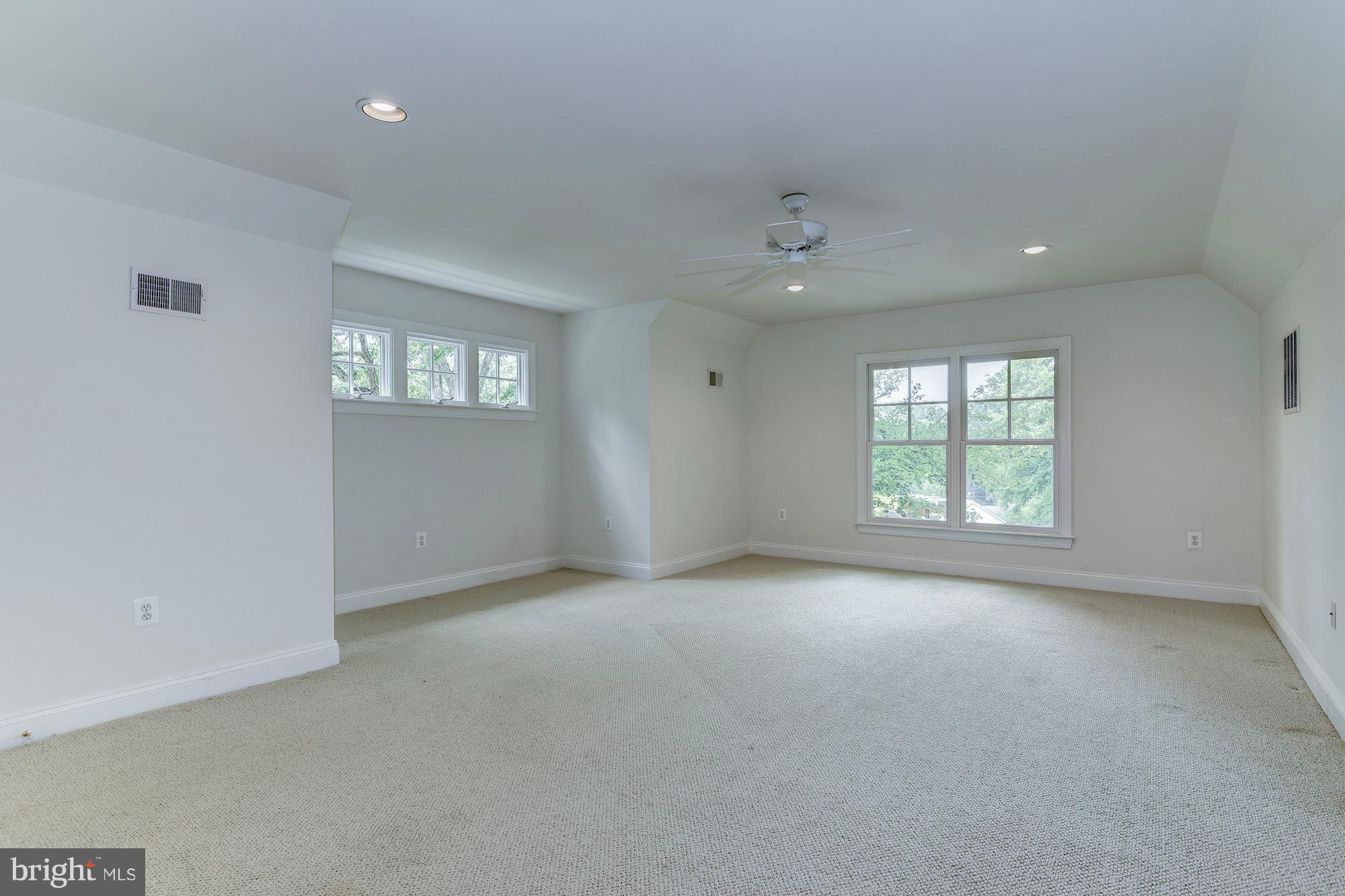 GREENWICH FOREST - Residential