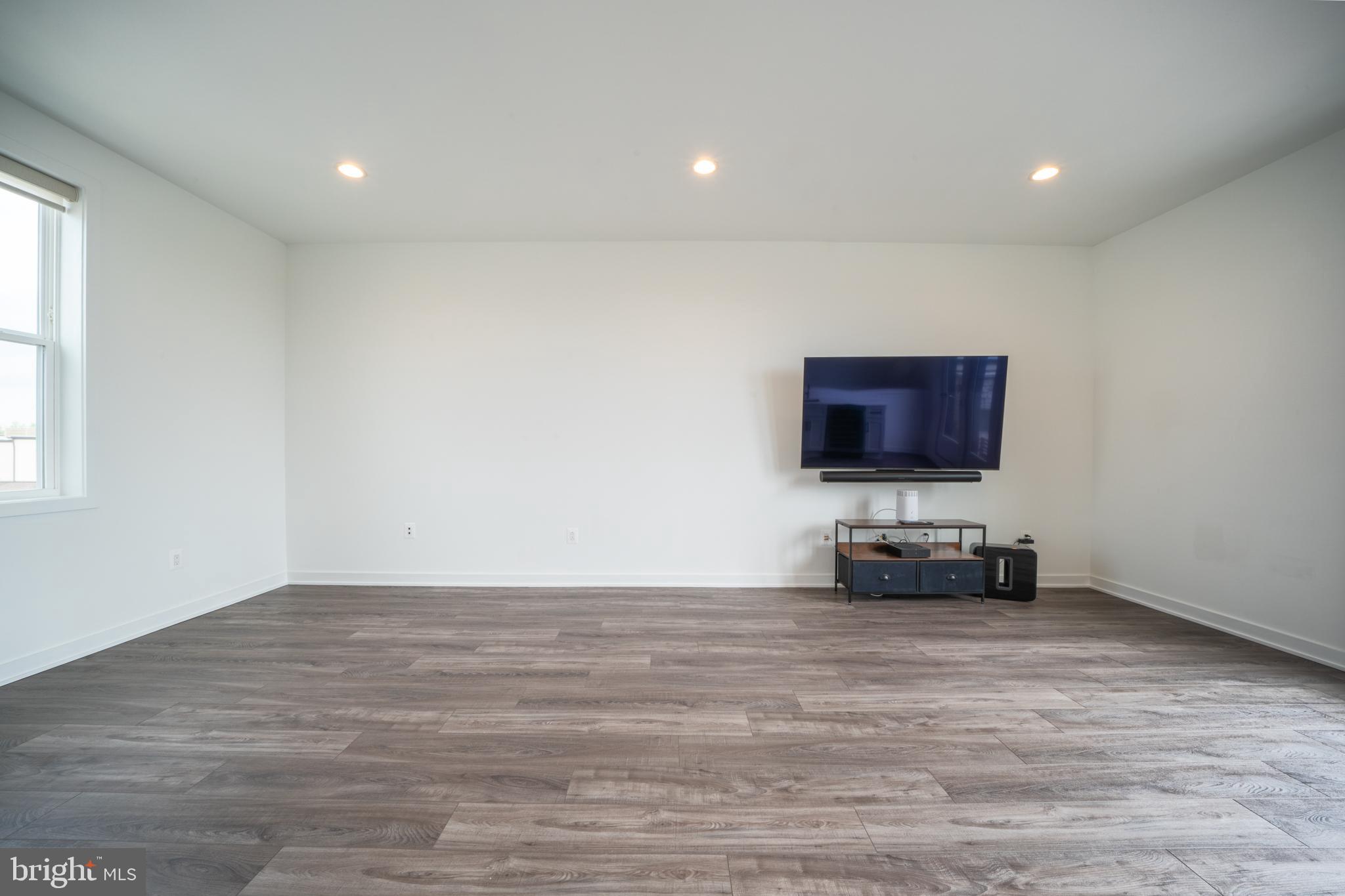 COMMONWEALTH PLACE AT WESTFIELDS - Residential Lease