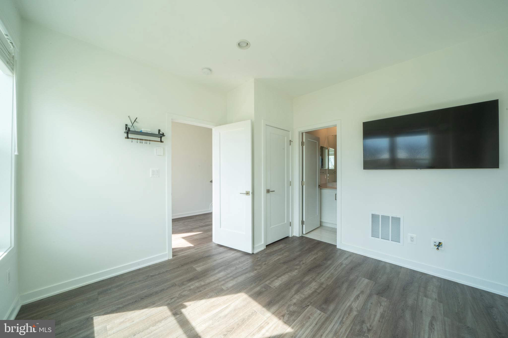 COMMONWEALTH PLACE AT WESTFIELDS - Residential Lease