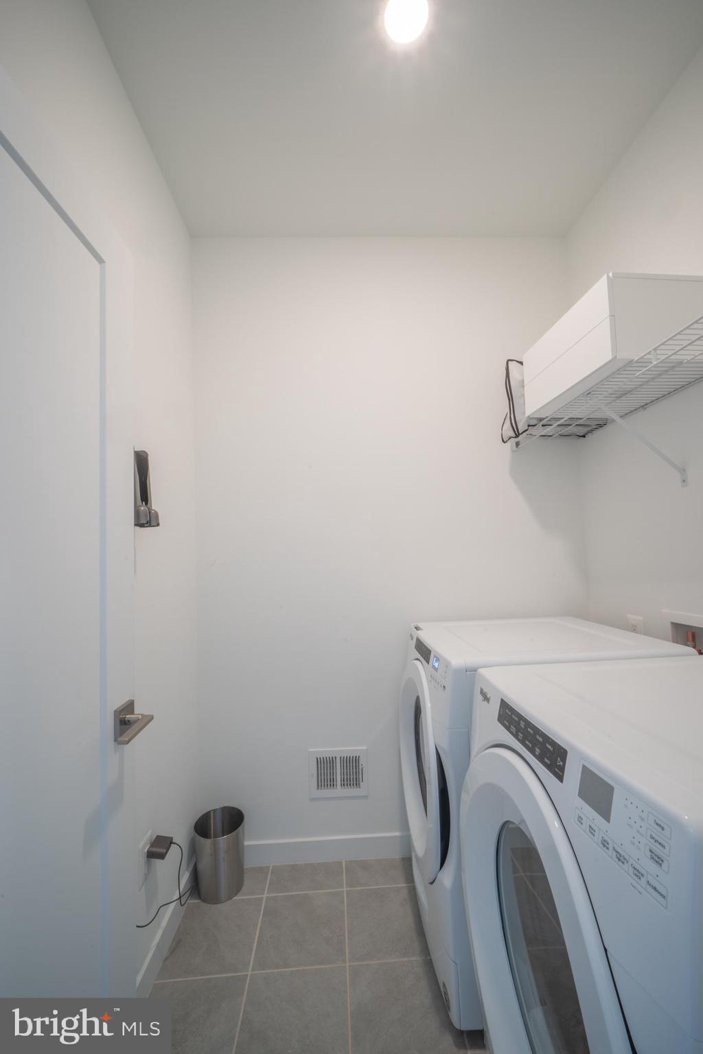 COMMONWEALTH PLACE AT WESTFIELDS - Residential Lease