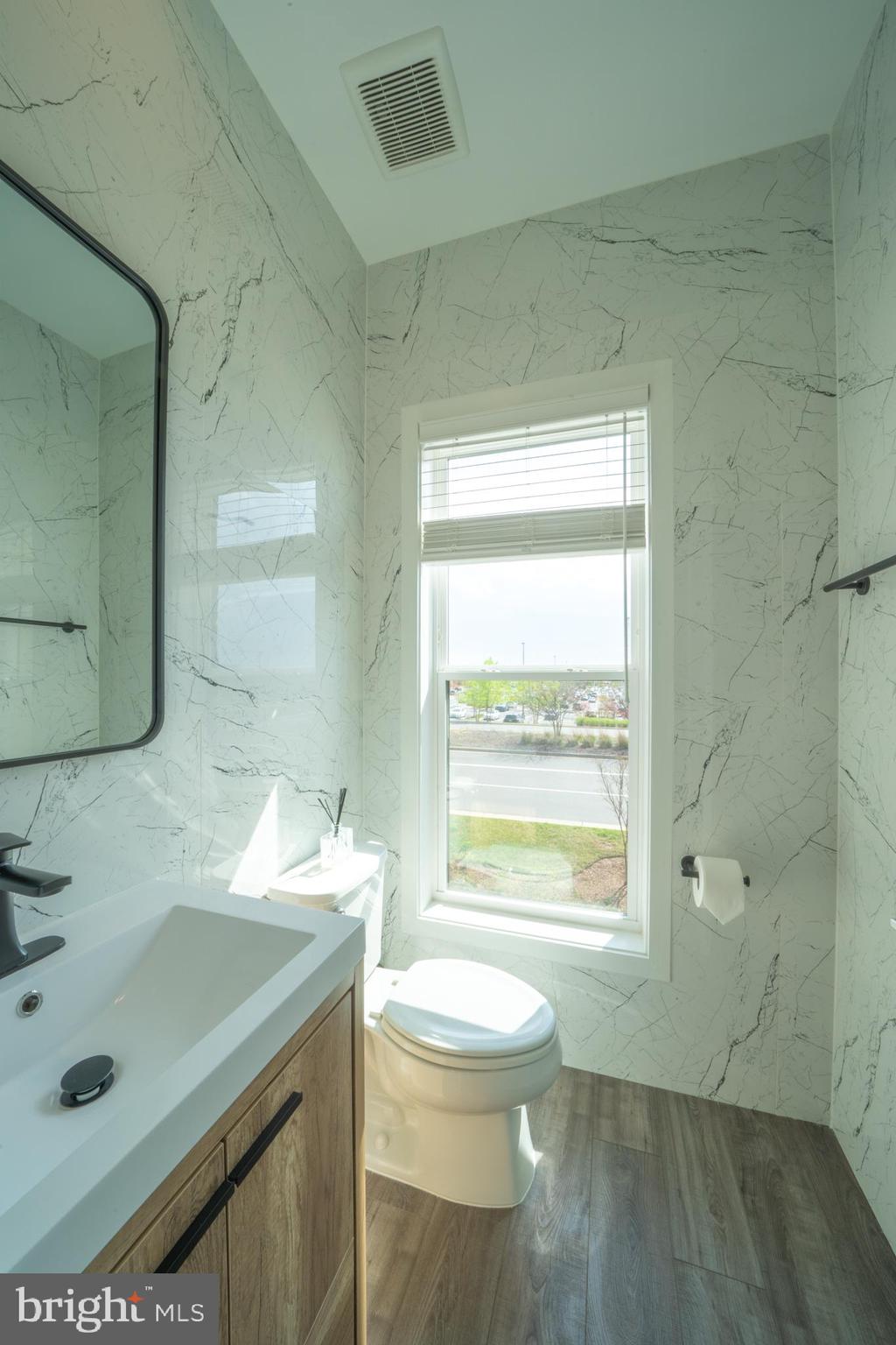 COMMONWEALTH PLACE AT WESTFIELDS - Residential Lease