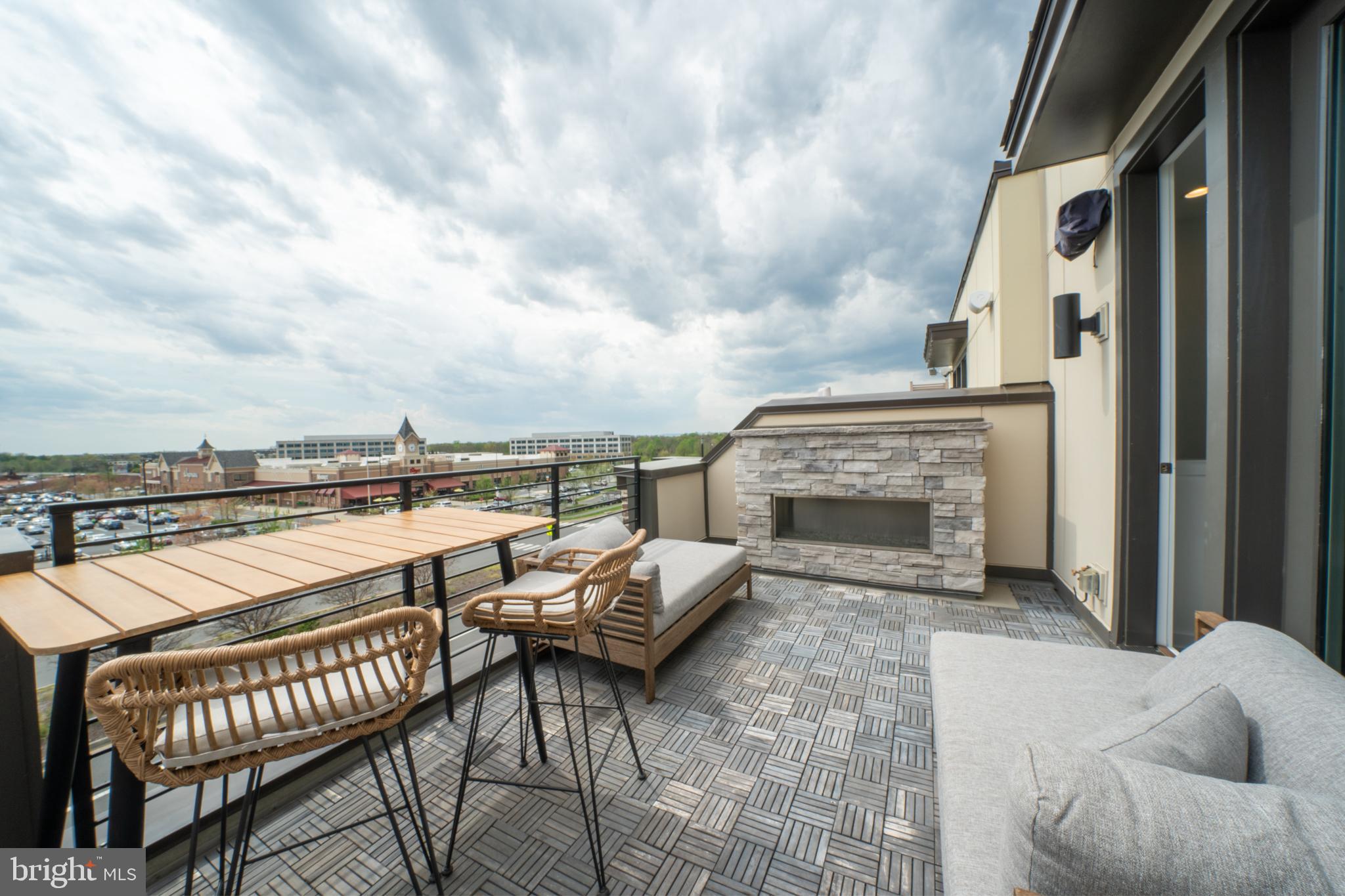 COMMONWEALTH PLACE AT WESTFIELDS - Residential Lease