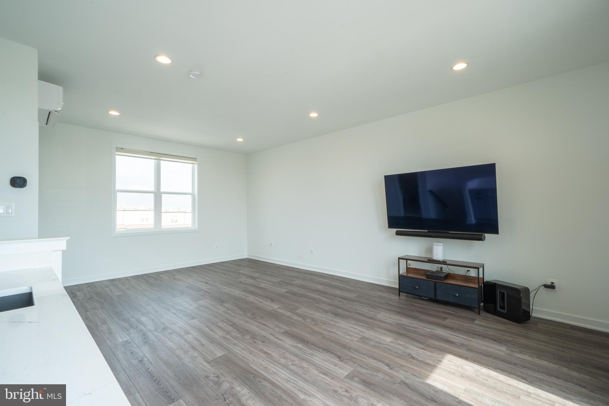 COMMONWEALTH PLACE AT WESTFIELDS - Residential Lease