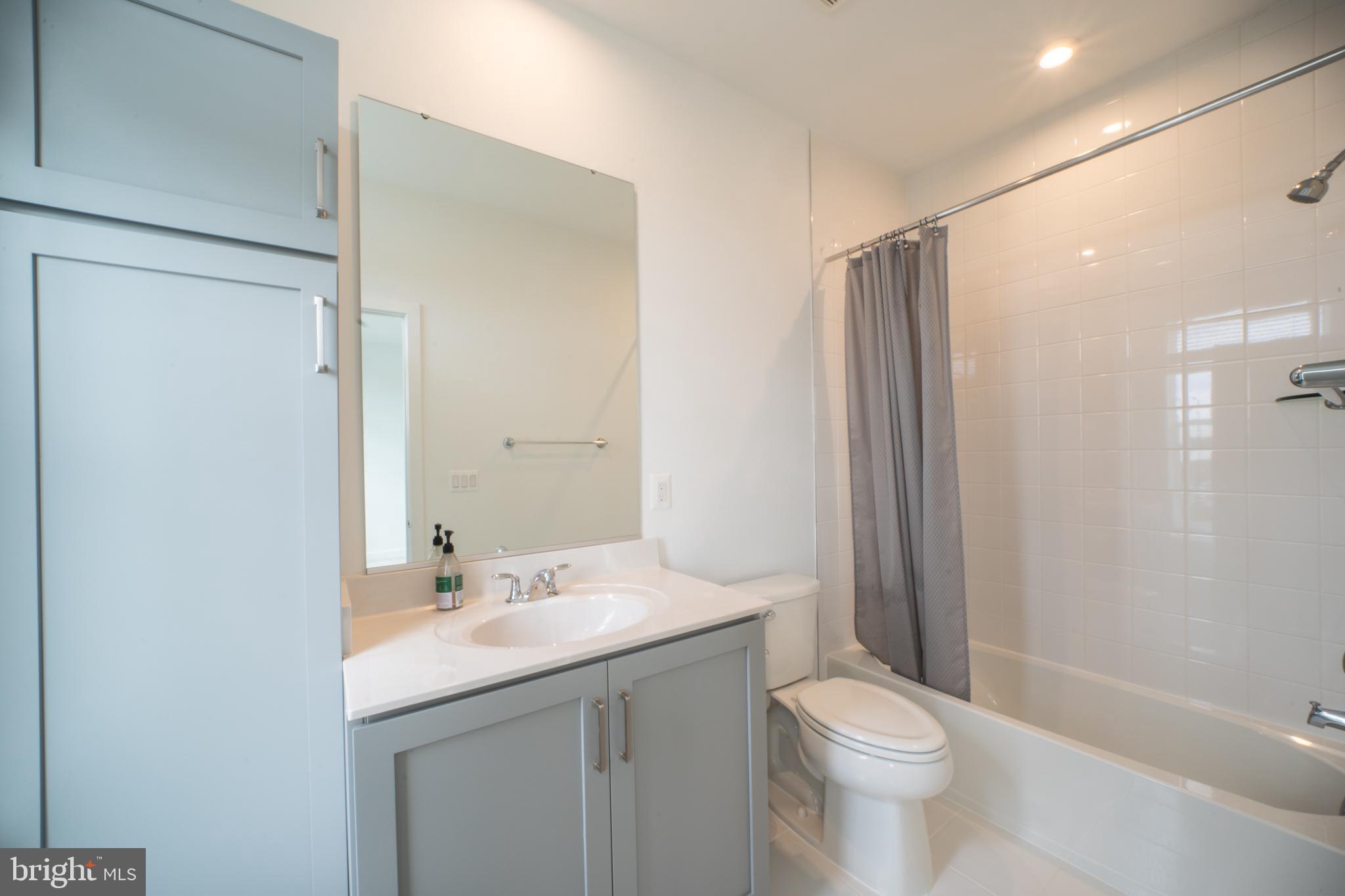 COMMONWEALTH PLACE AT WESTFIELDS - Residential Lease