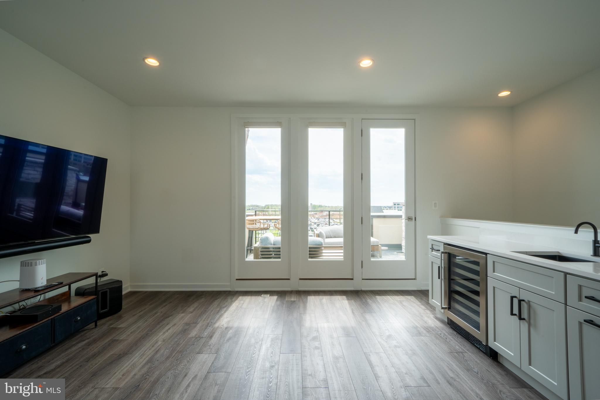 COMMONWEALTH PLACE AT WESTFIELDS - Residential Lease