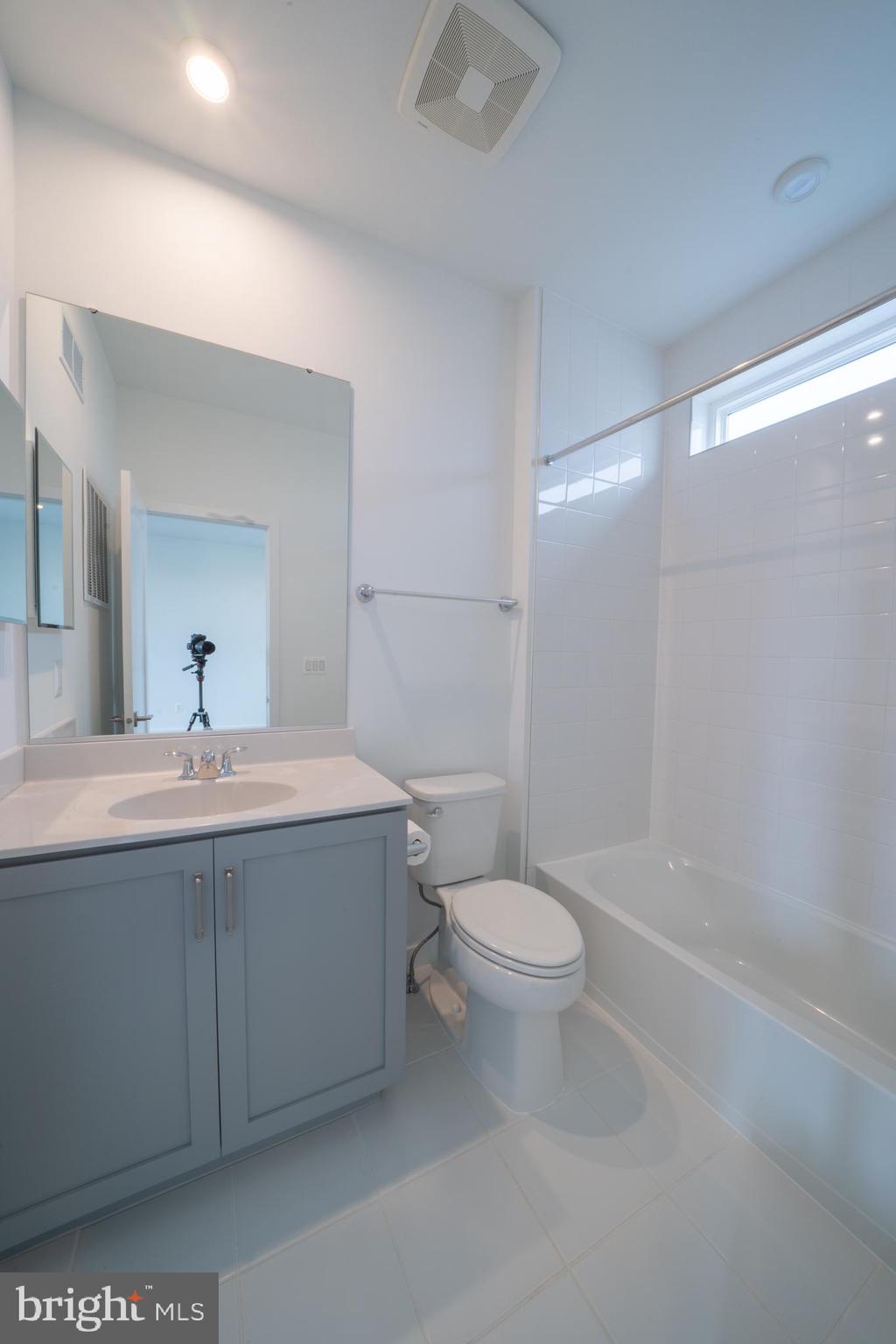 COMMONWEALTH PLACE AT WESTFIELDS - Residential Lease