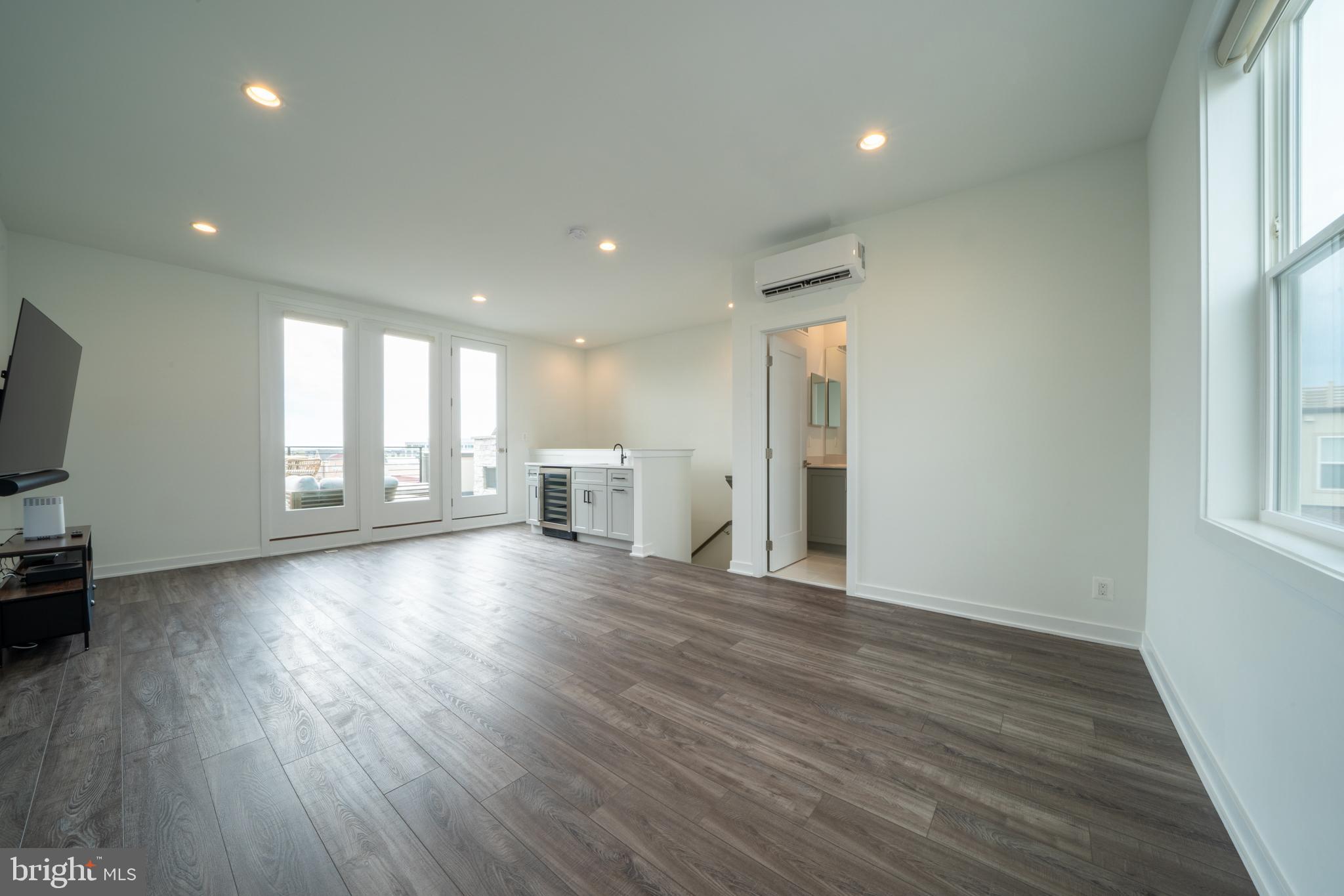 COMMONWEALTH PLACE AT WESTFIELDS - Residential Lease