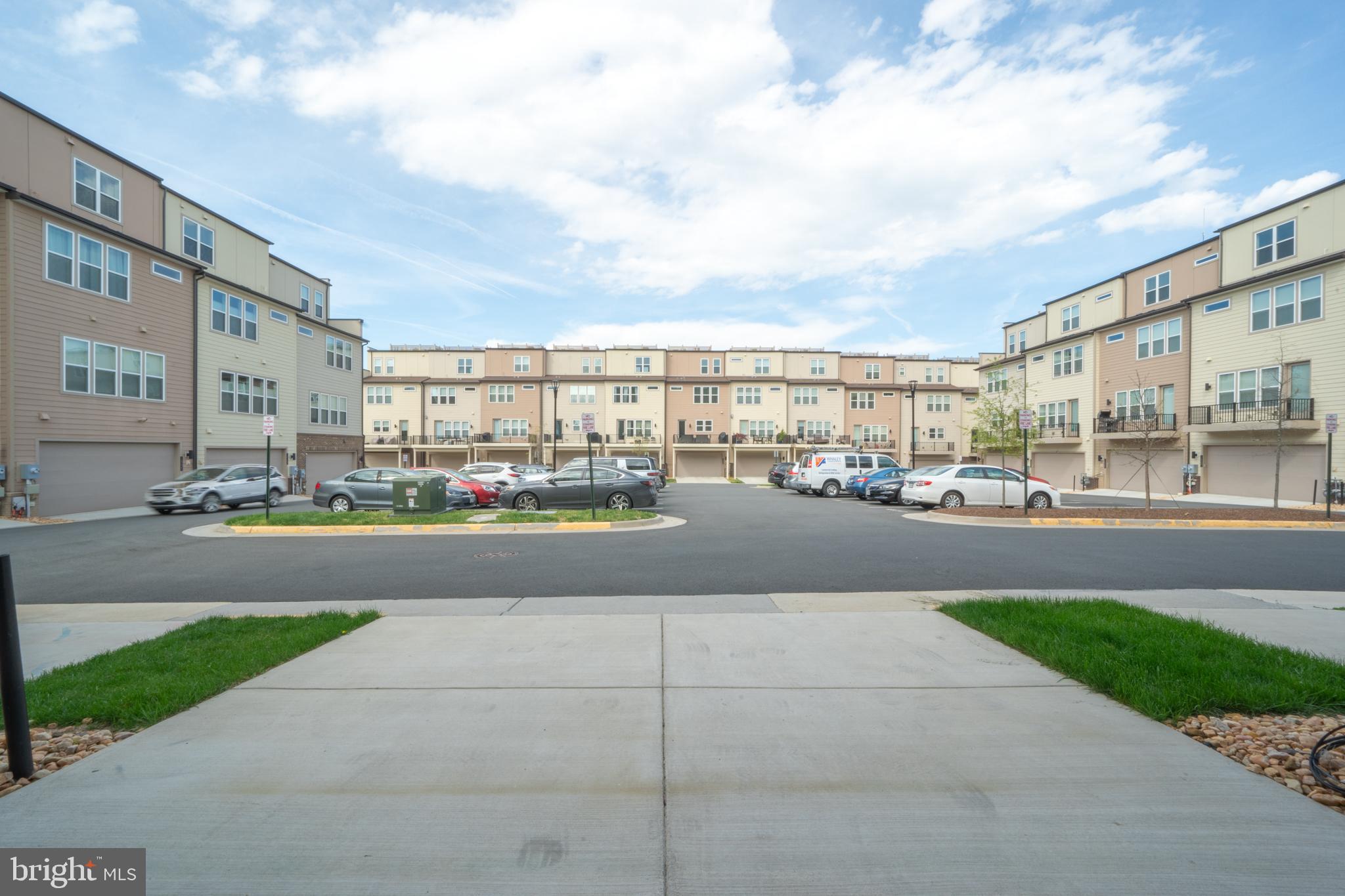 COMMONWEALTH PLACE AT WESTFIELDS - Residential Lease