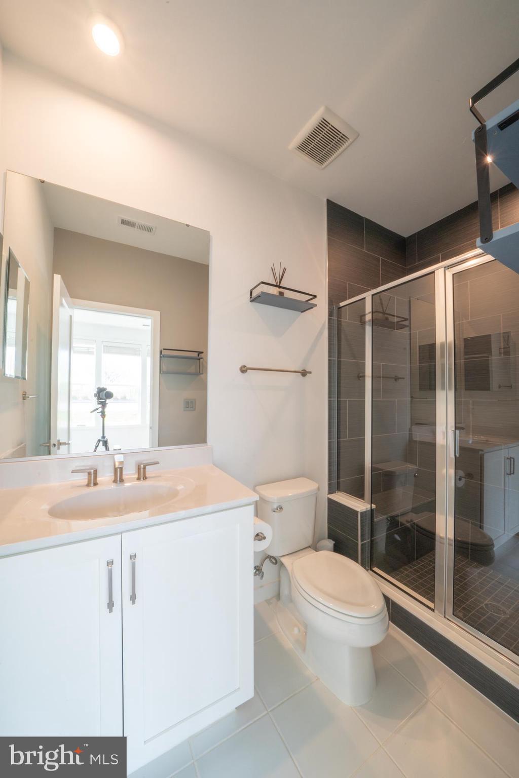 COMMONWEALTH PLACE AT WESTFIELDS - Residential Lease