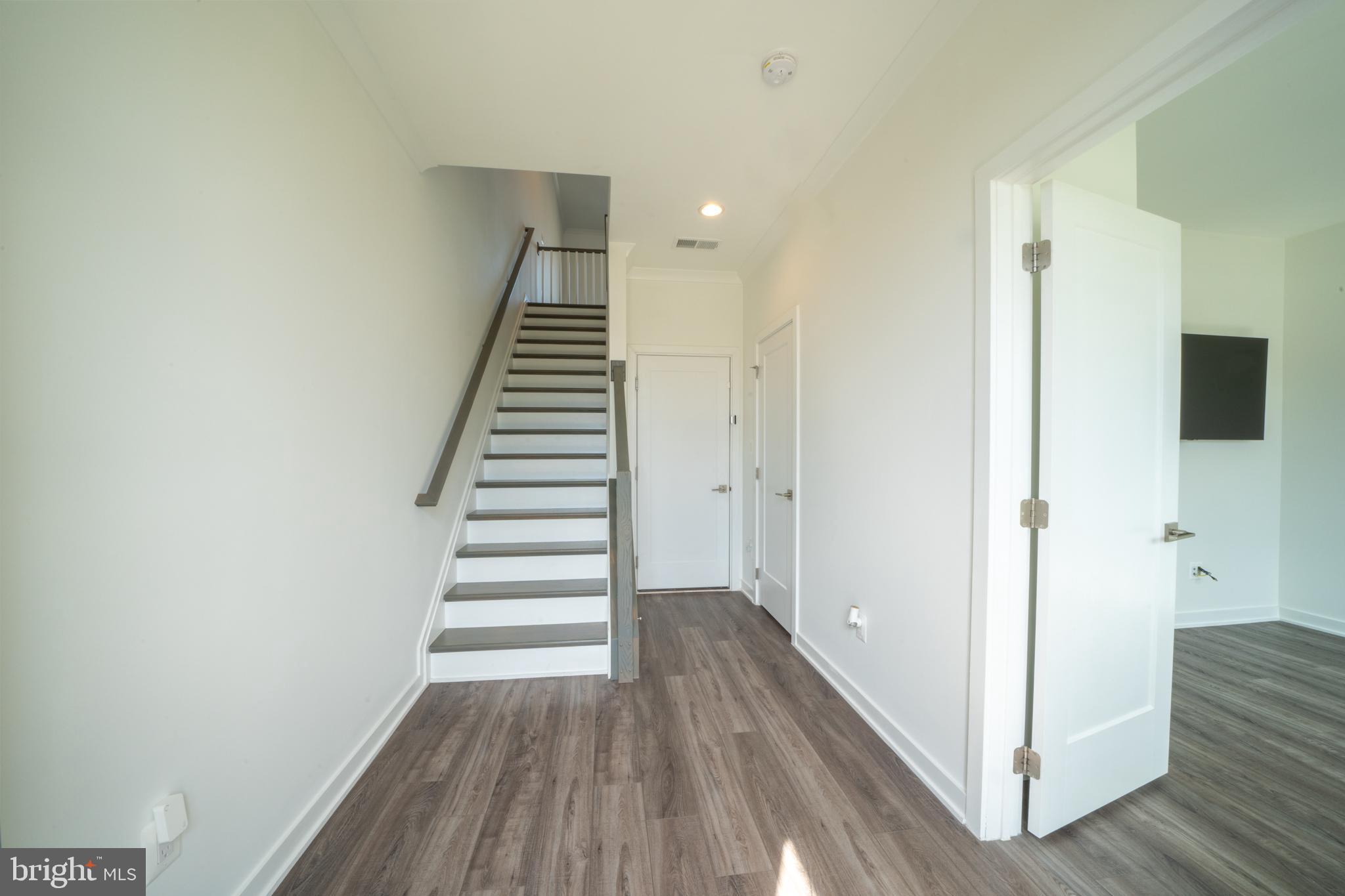 COMMONWEALTH PLACE AT WESTFIELDS - Residential Lease