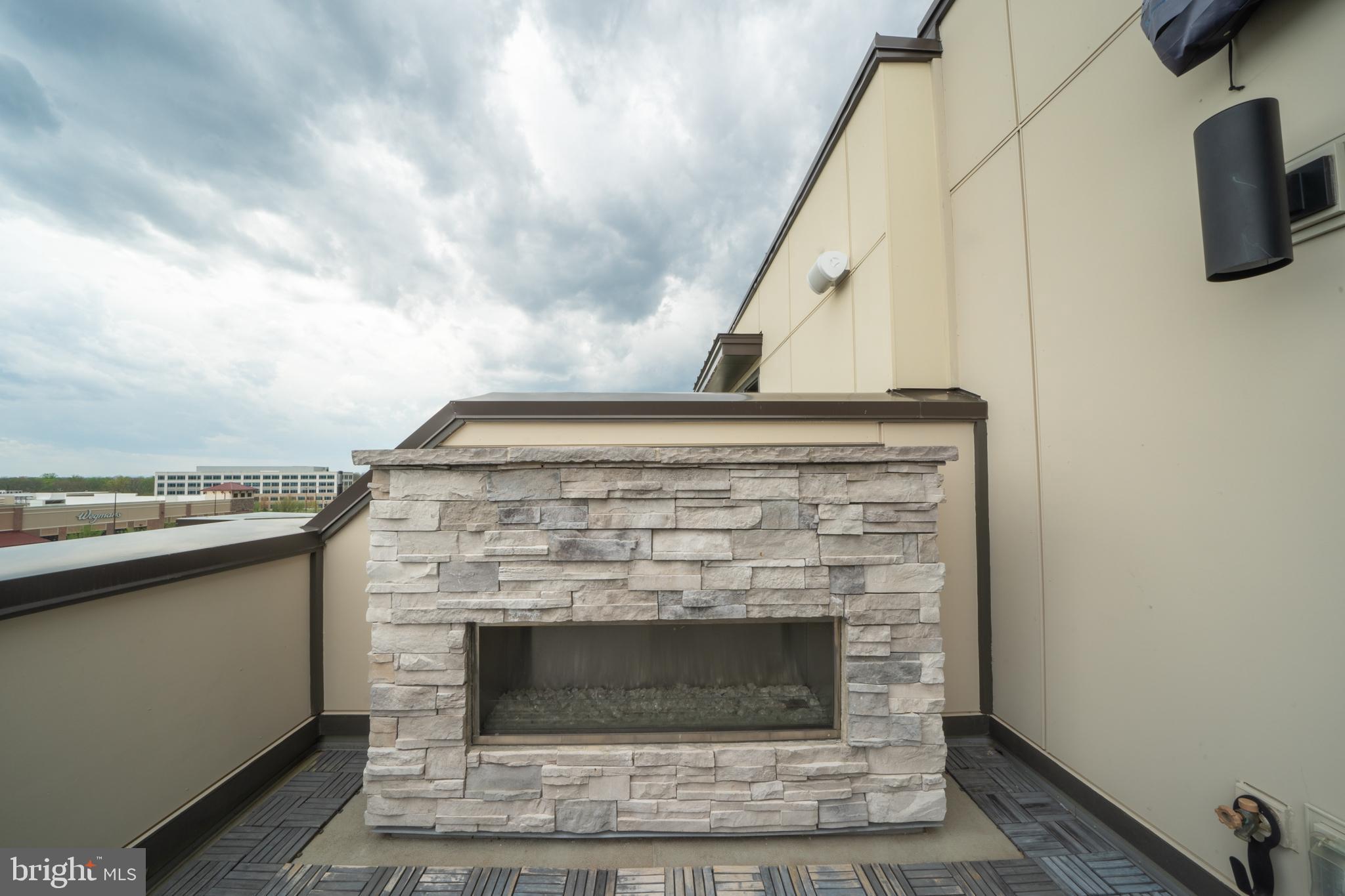 COMMONWEALTH PLACE AT WESTFIELDS - Residential Lease