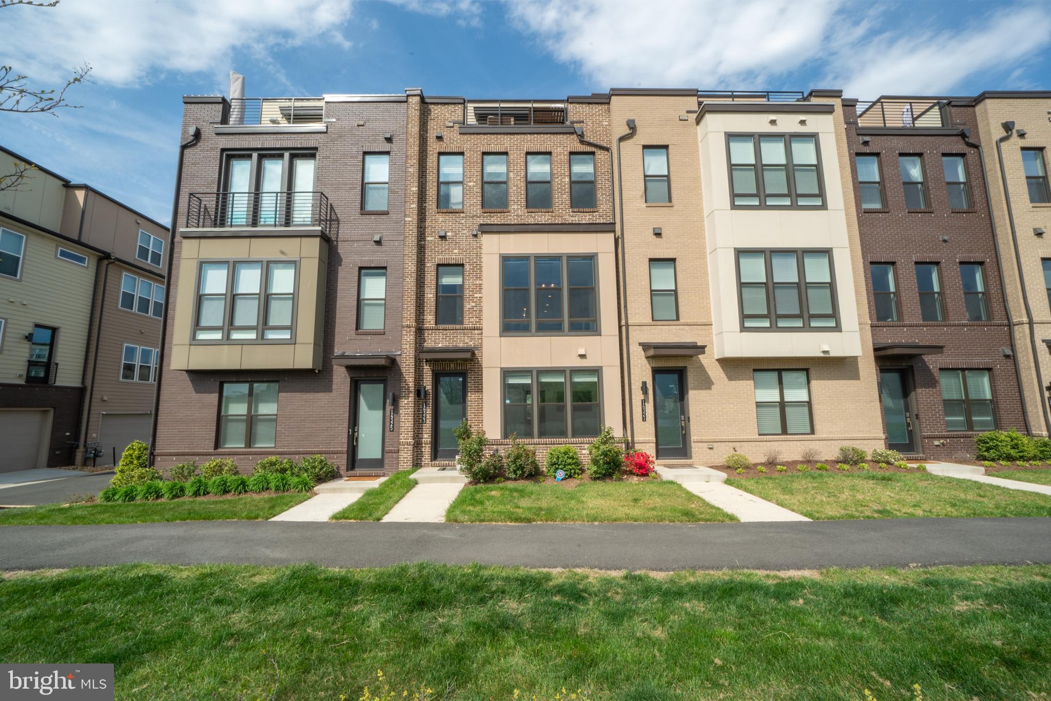 COMMONWEALTH PLACE AT WESTFIELDS - Residential Lease