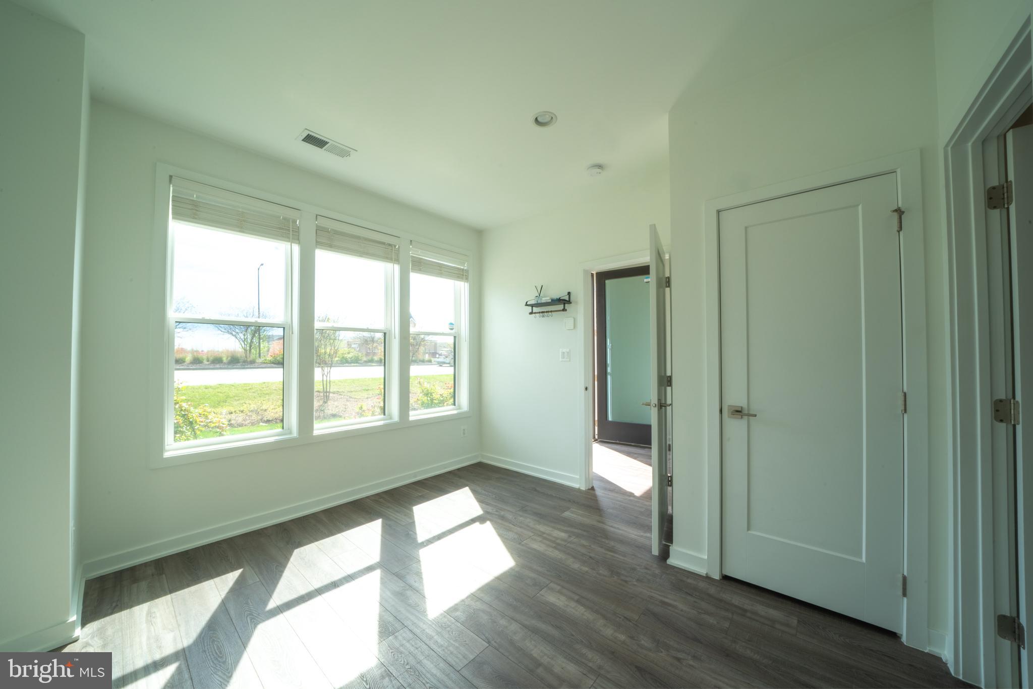 COMMONWEALTH PLACE AT WESTFIELDS - Residential Lease