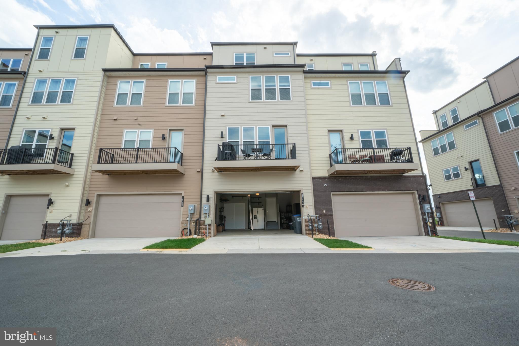 COMMONWEALTH PLACE AT WESTFIELDS - Residential Lease