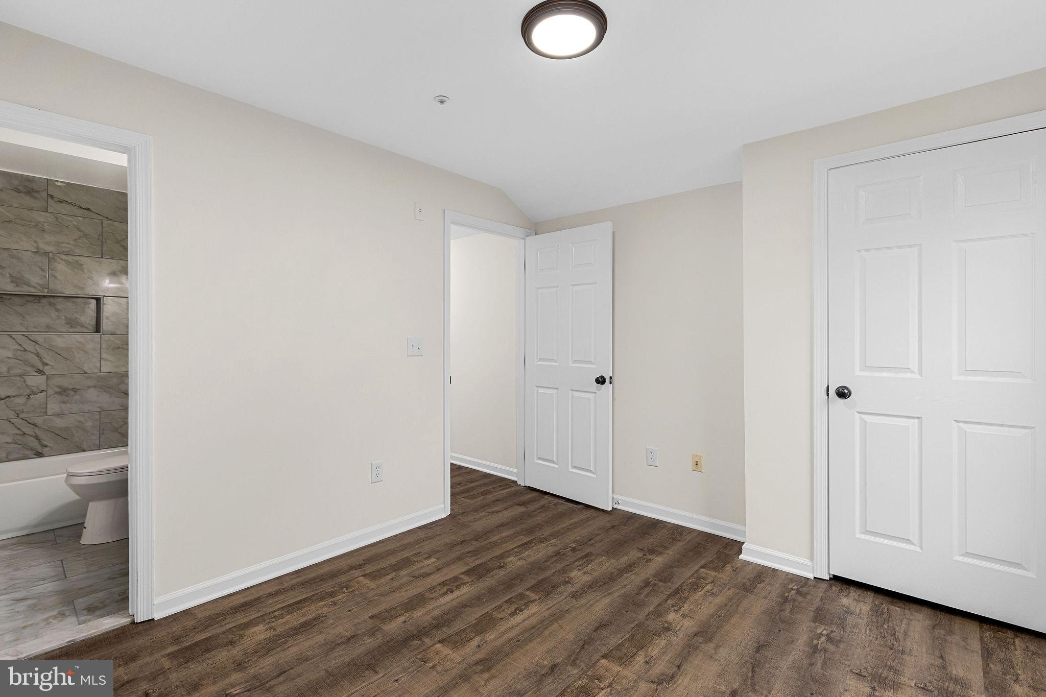 FOUNDERS WALK - Residential