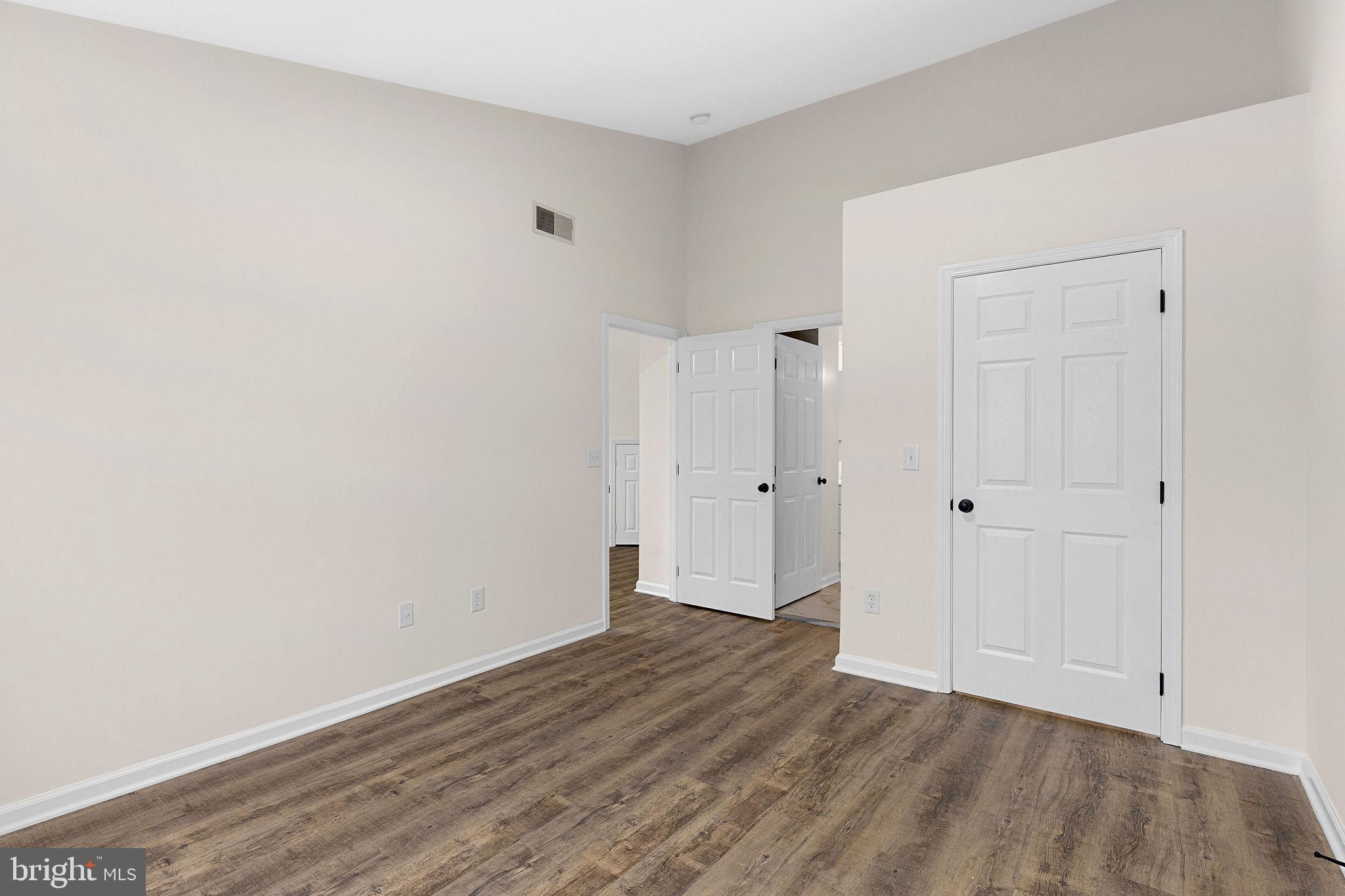 FOUNDERS WALK - Residential