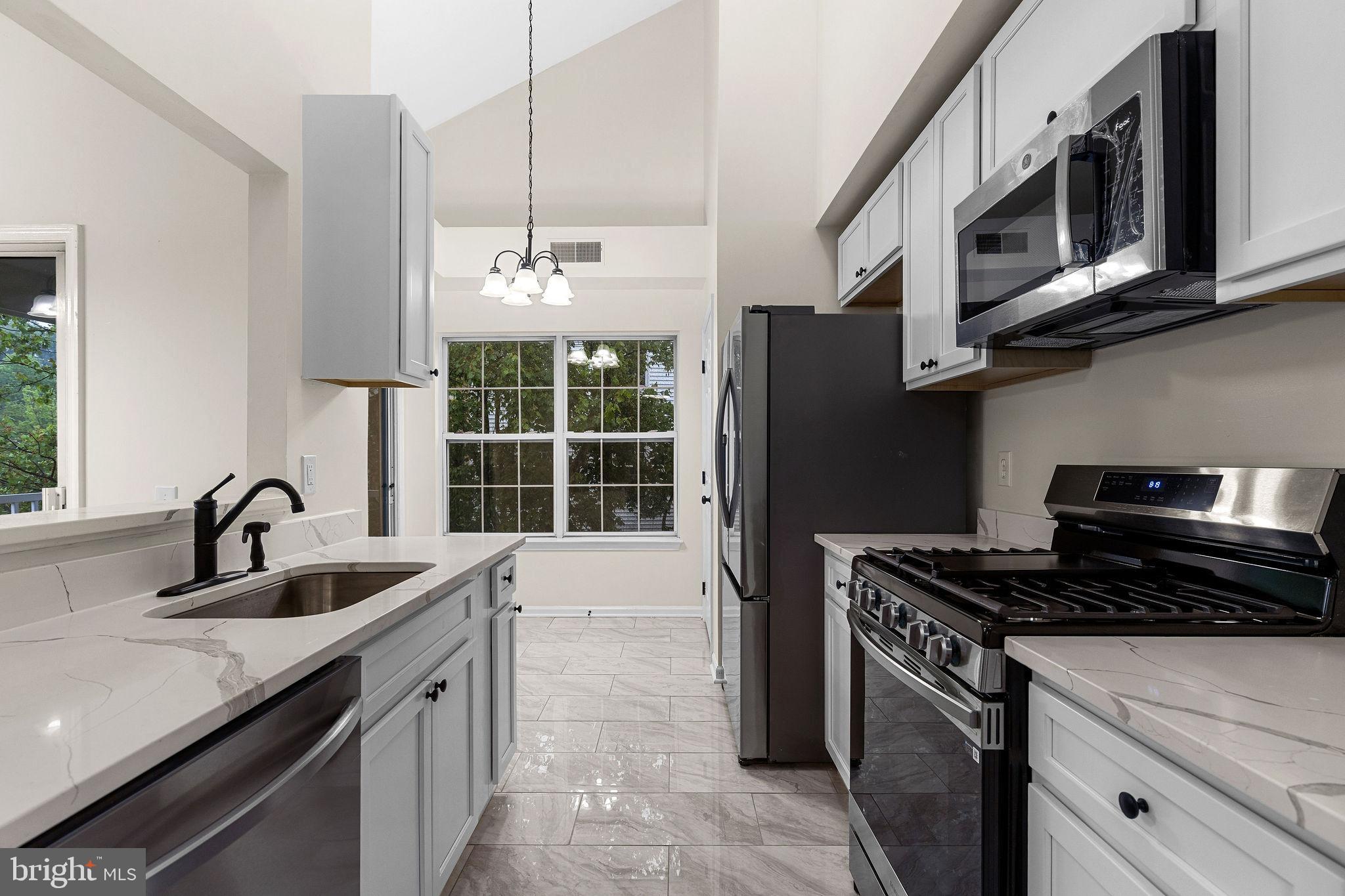 FOUNDERS WALK - Residential