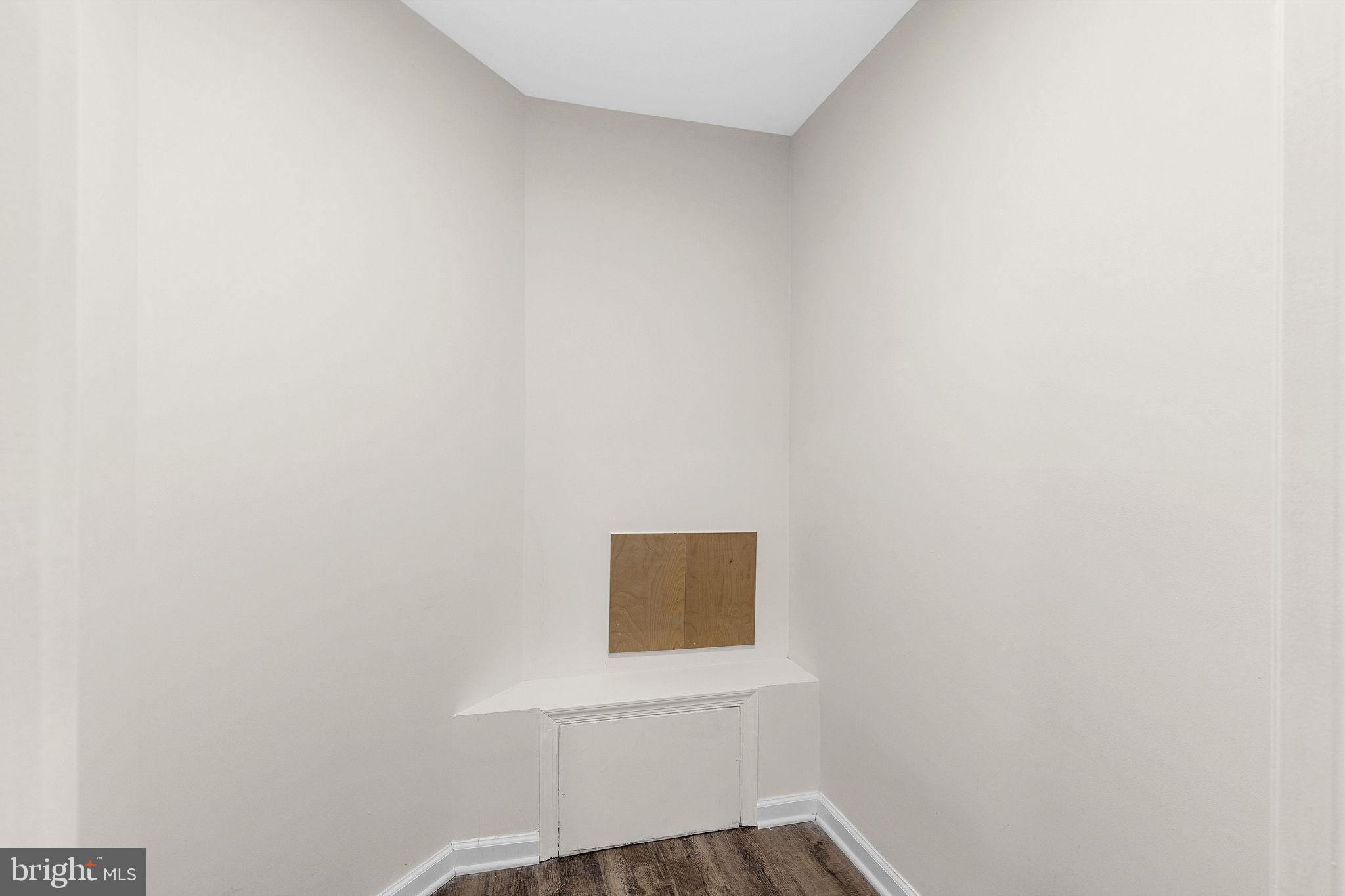 FOUNDERS WALK - Residential