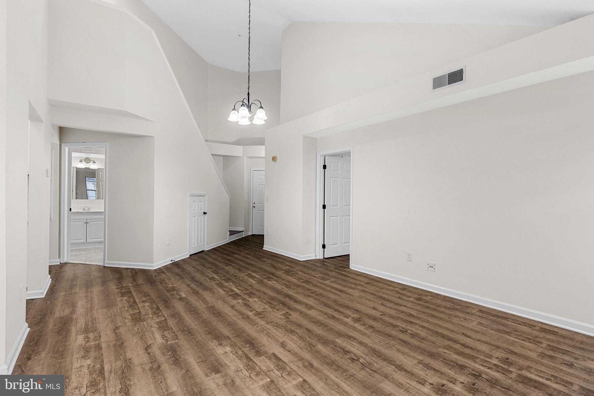 FOUNDERS WALK - Residential