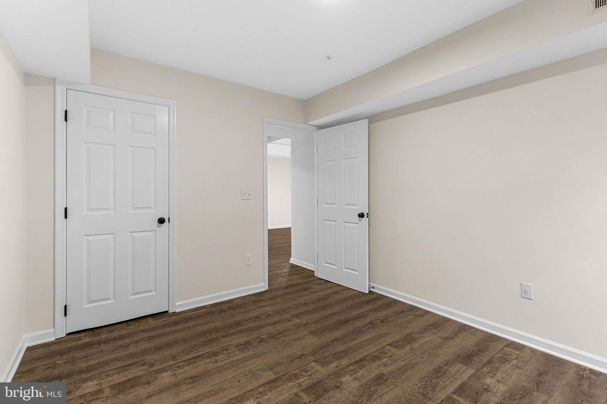 FOUNDERS WALK - Residential