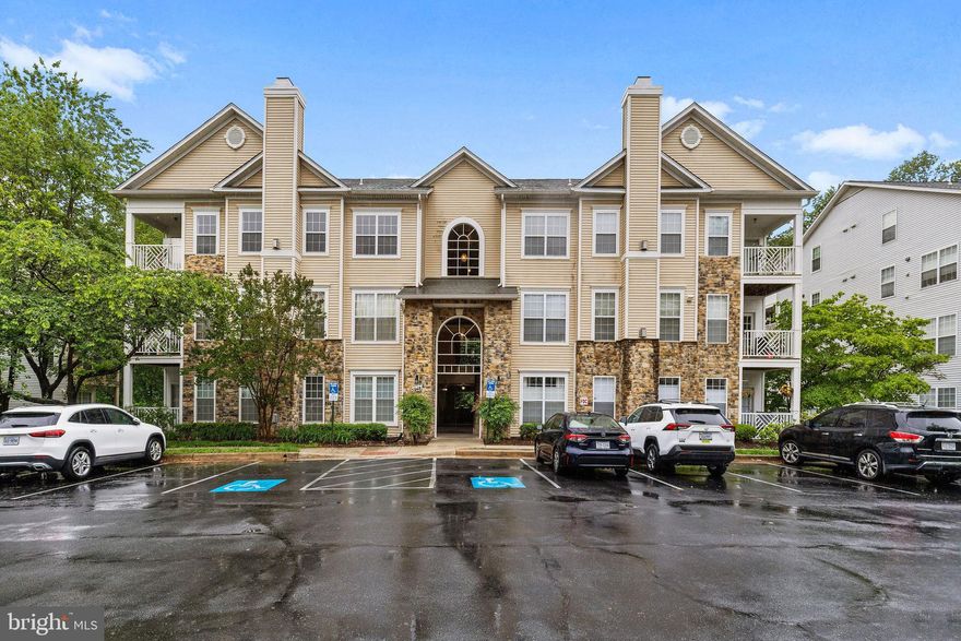 Sun-filled corner unit with balcony. Features high ceilings (20+ft.) & open floor plan, fully renovated with lexury Vinyl floor & new paint new bathrooms. Two main level bedrooms & baths are complimented by a private loft bedroom & bath. Also included is a Jacuzzi tub in master bath & gas fireplace in living room. Easy walk/bus ride to Van Dorn Metro & has the convenience of all that Kingstowne has to offer.