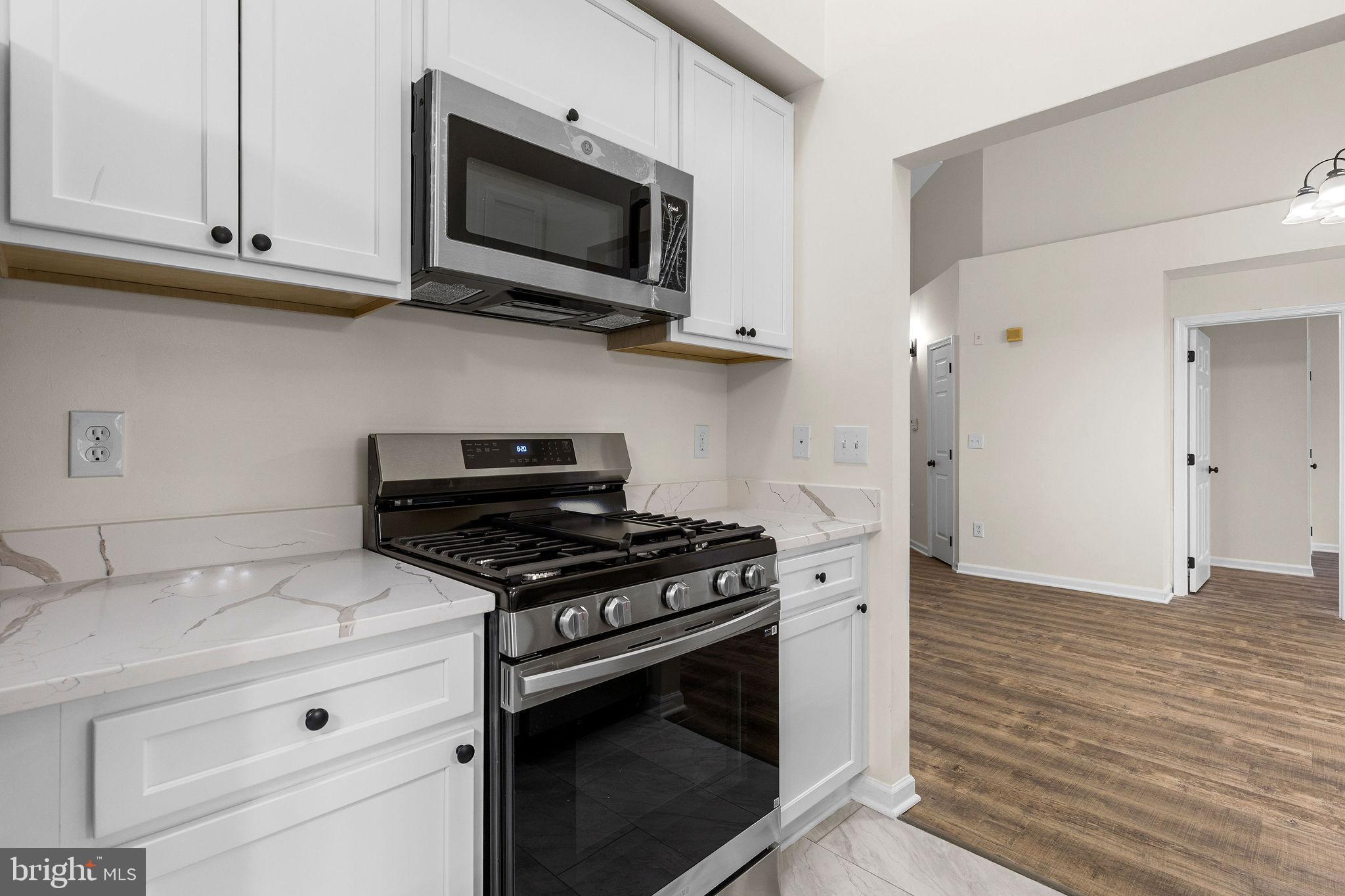 FOUNDERS WALK - Residential