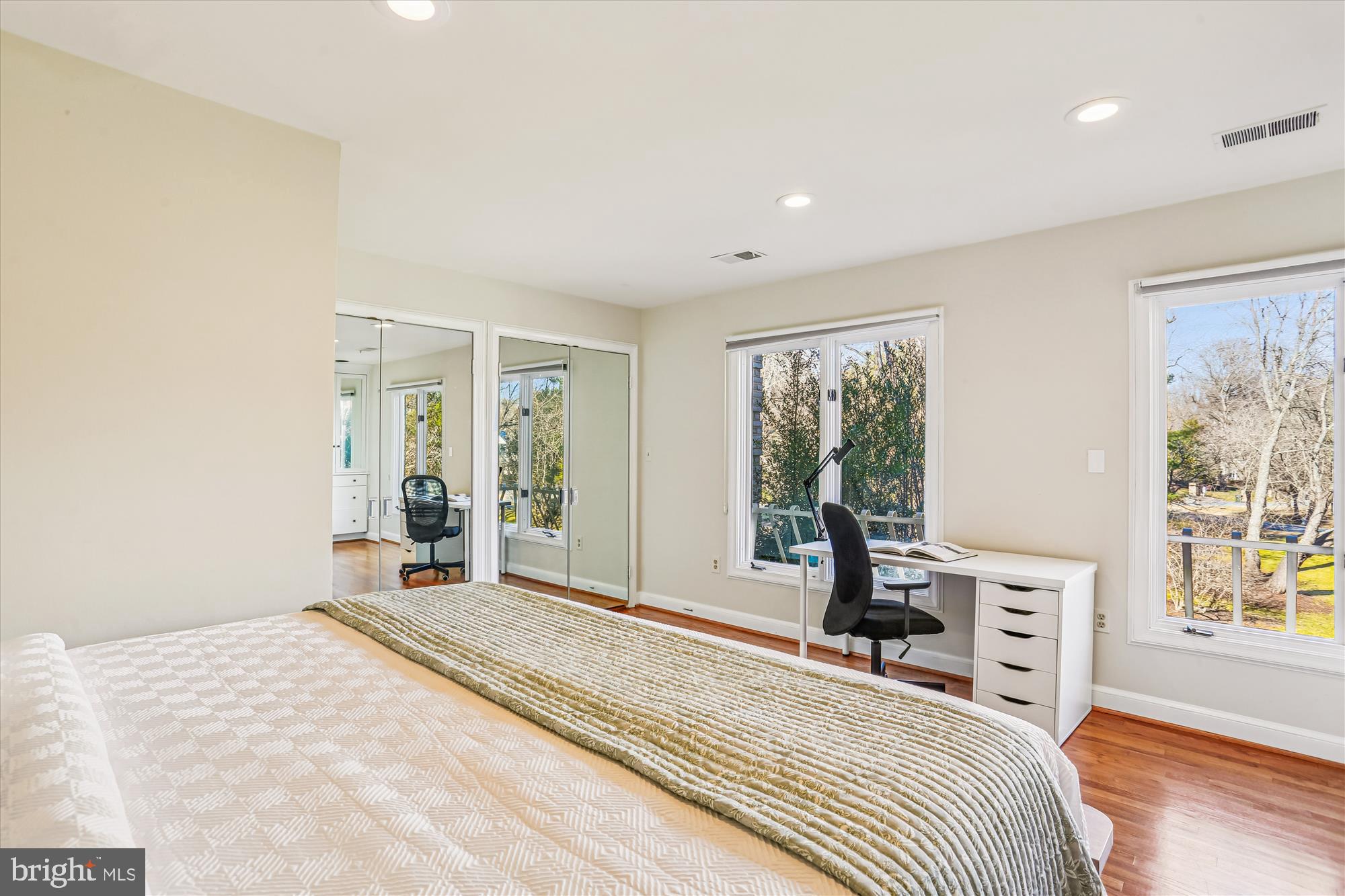 FALCONHURST - Residential