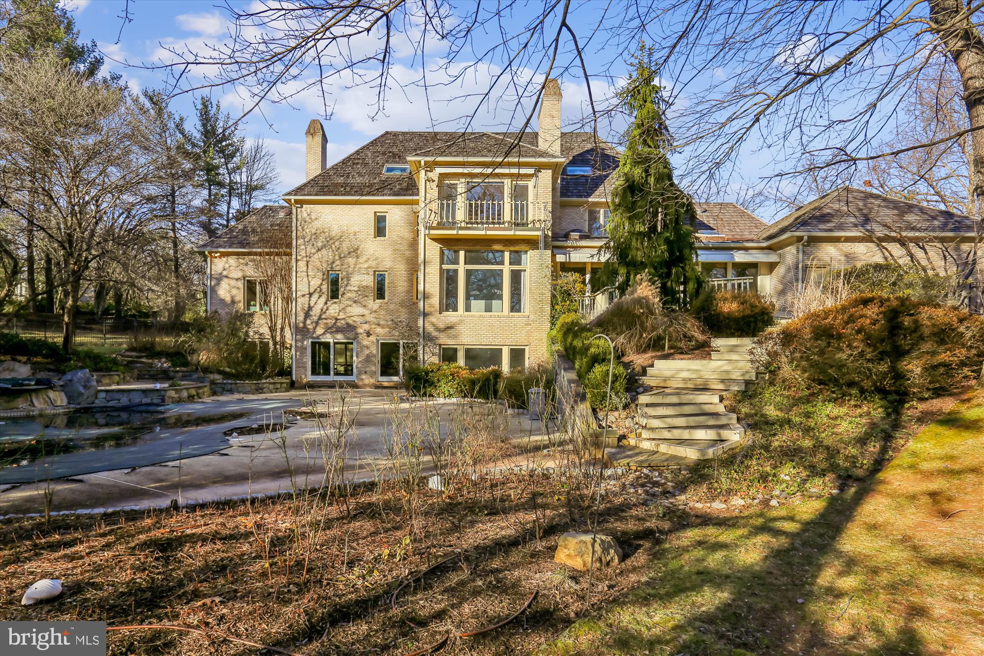 FALCONHURST - Residential