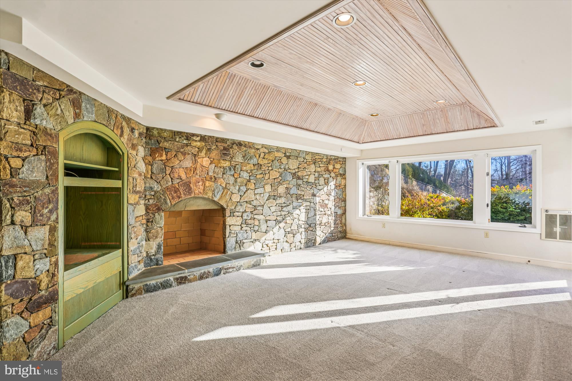 FALCONHURST - Residential