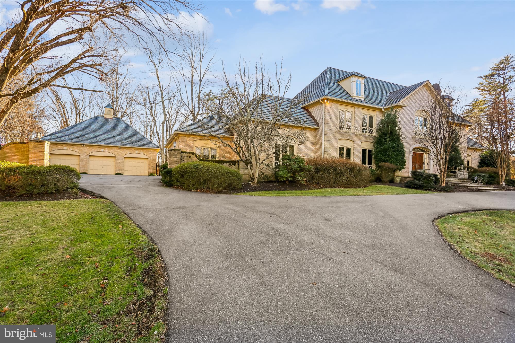 FALCONHURST - Residential