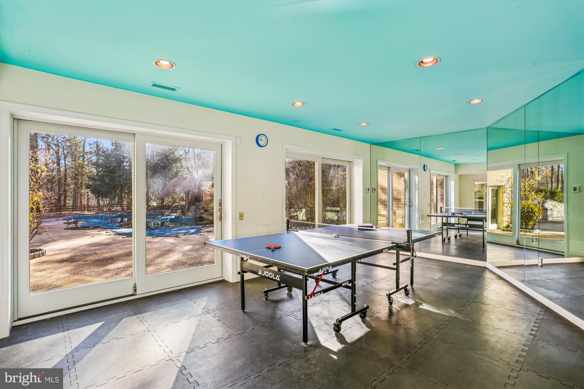 FALCONHURST - Residential