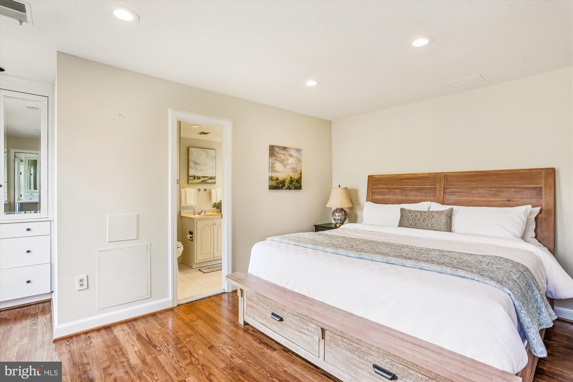 FALCONHURST - Residential