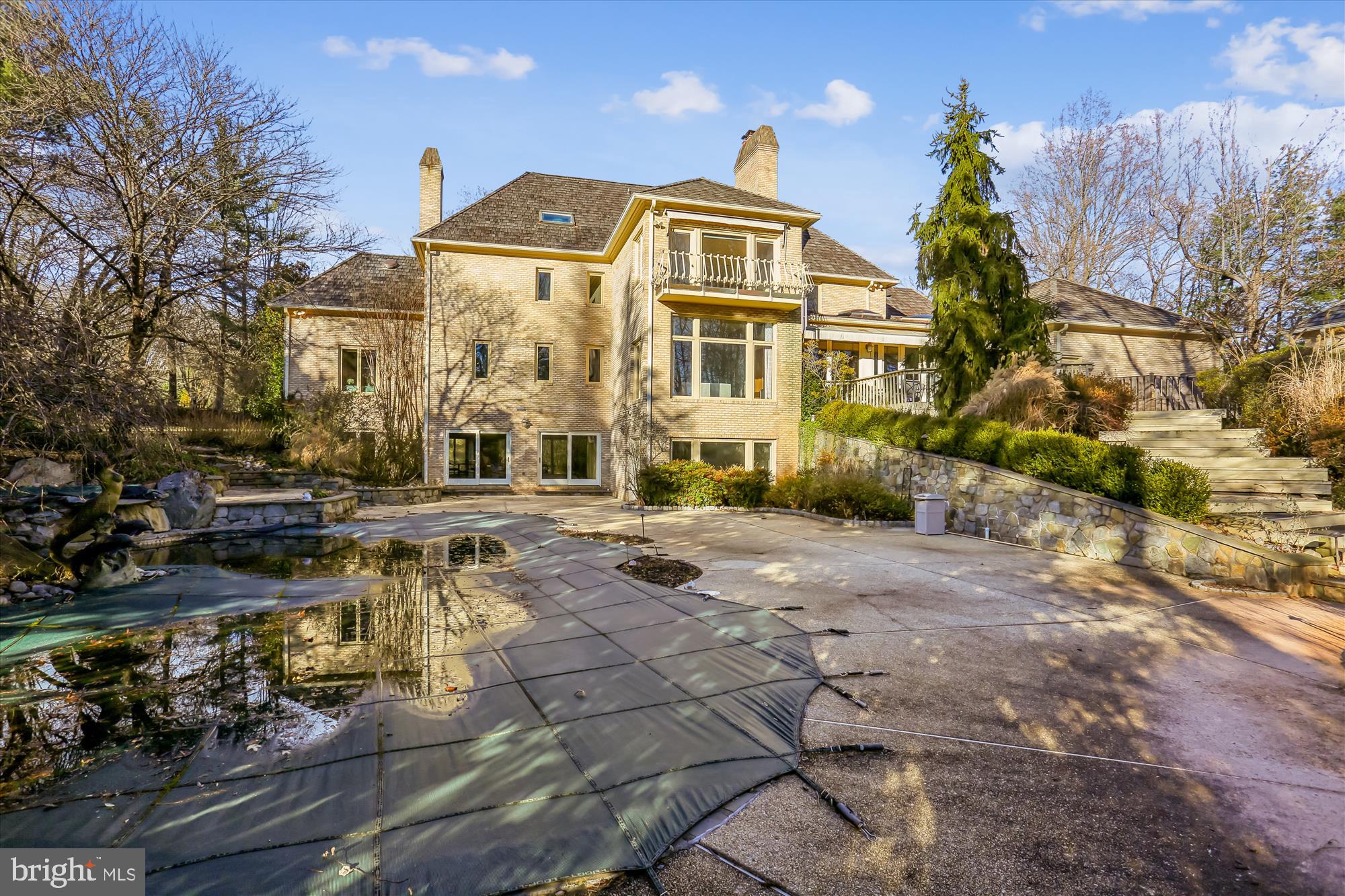 FALCONHURST - Residential