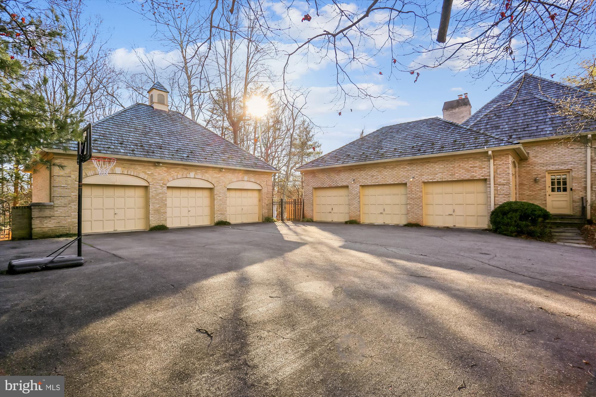 9939 BENTCROSS DRIVE