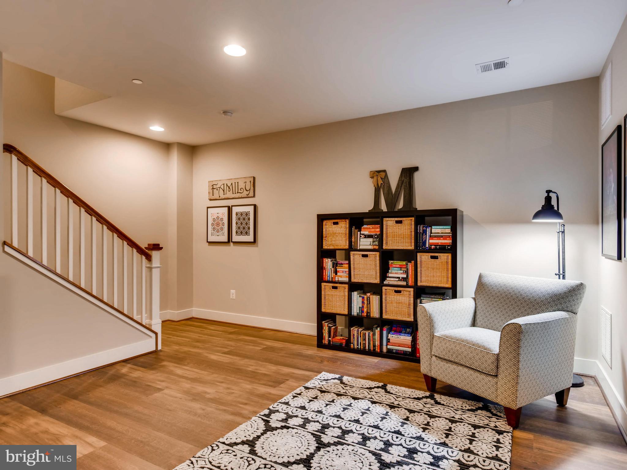 BRIAR KNOLL - Residential