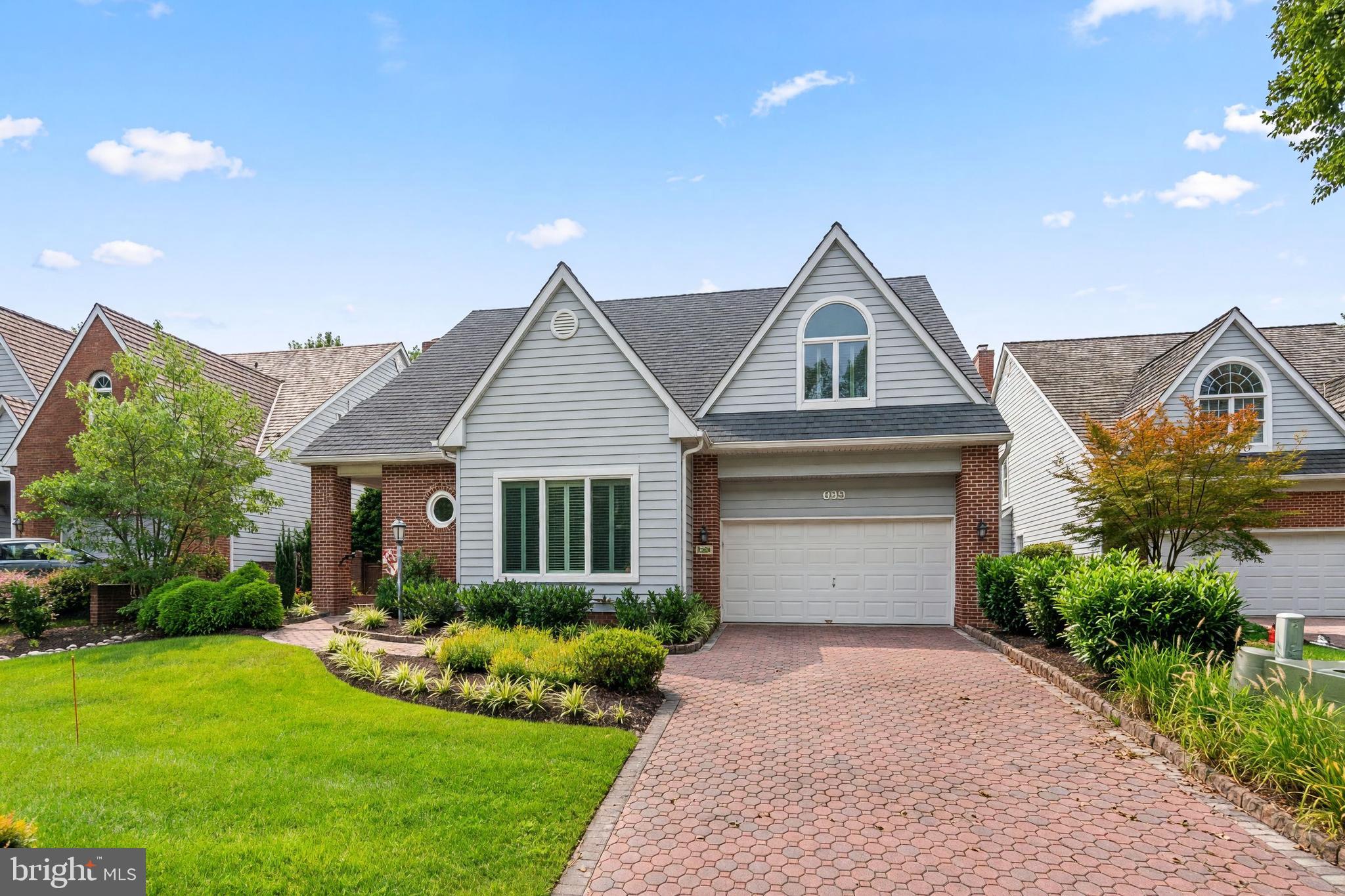 11210 SHADOWMERE MEWS