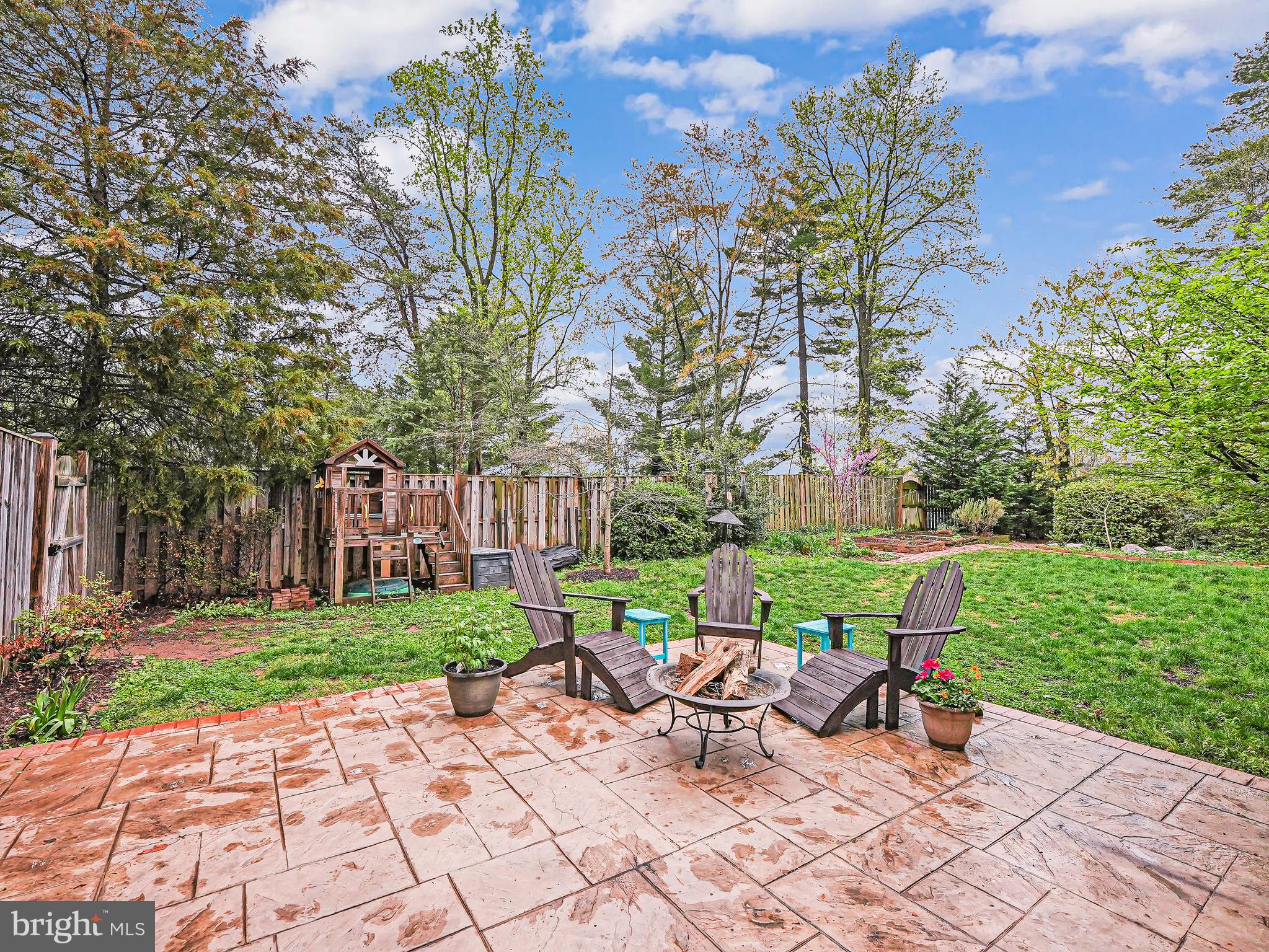 LONDON TOWNE - Residential