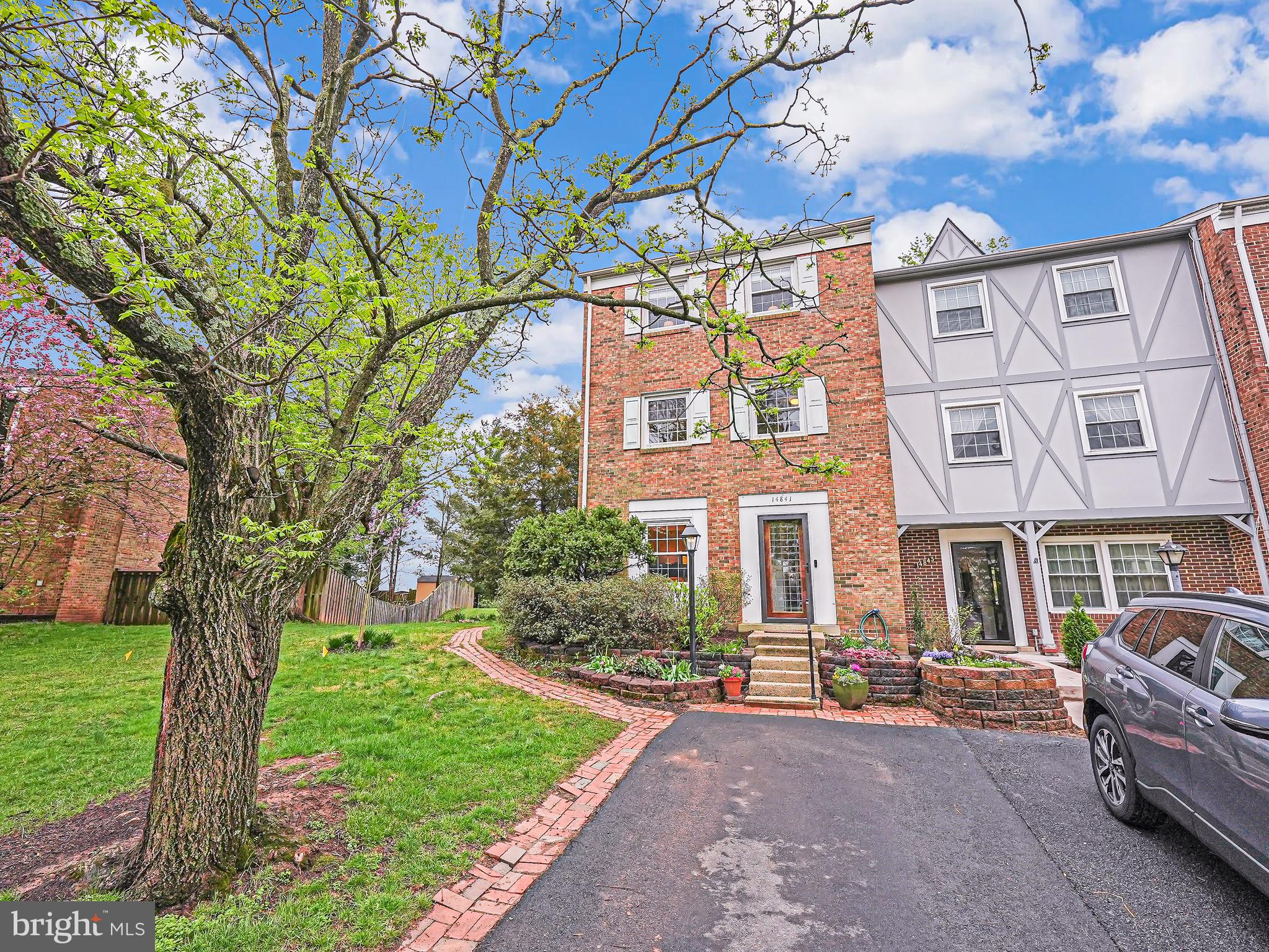 LONDON TOWNE - Residential