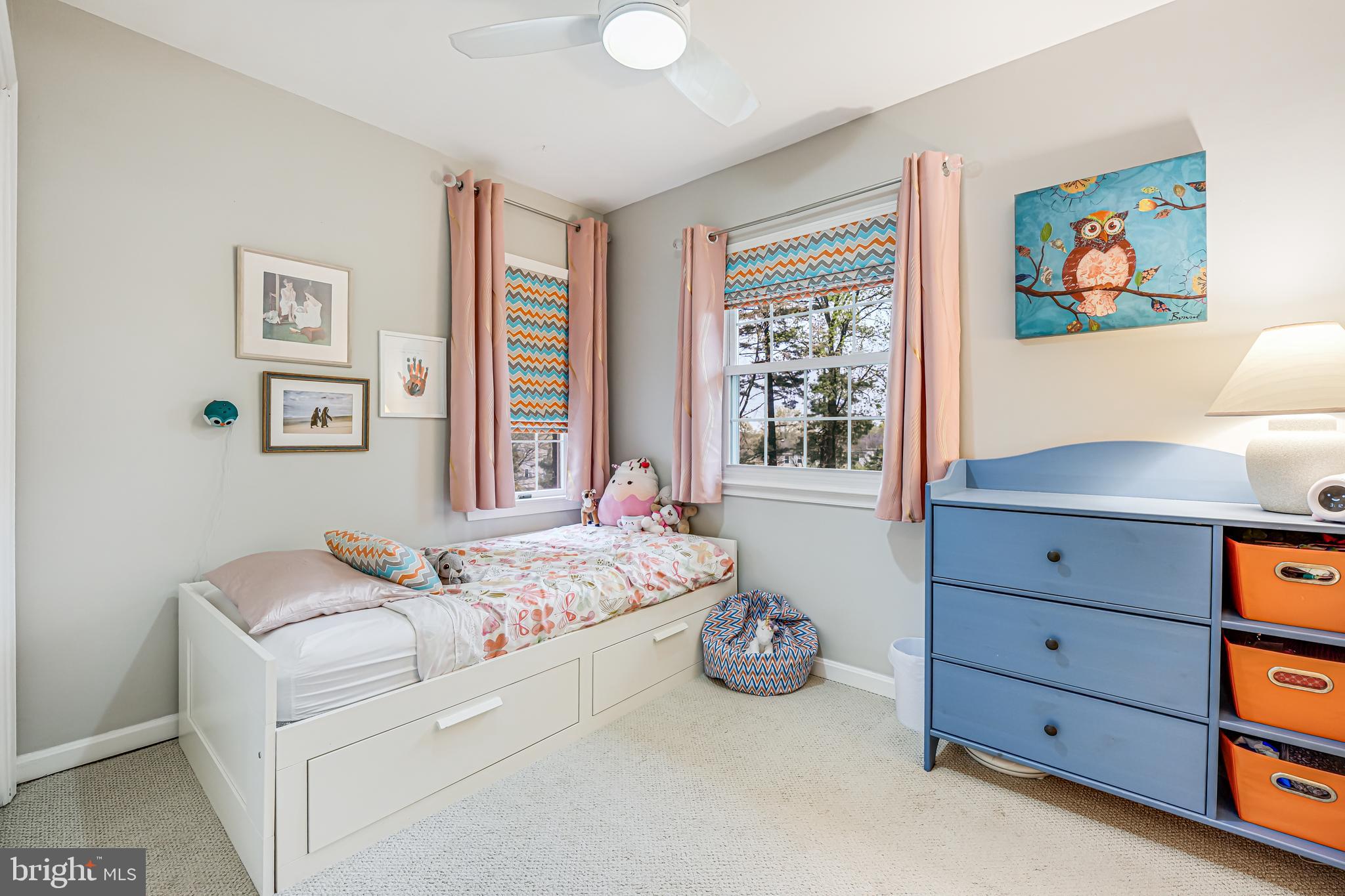 LONDON TOWNE - Residential