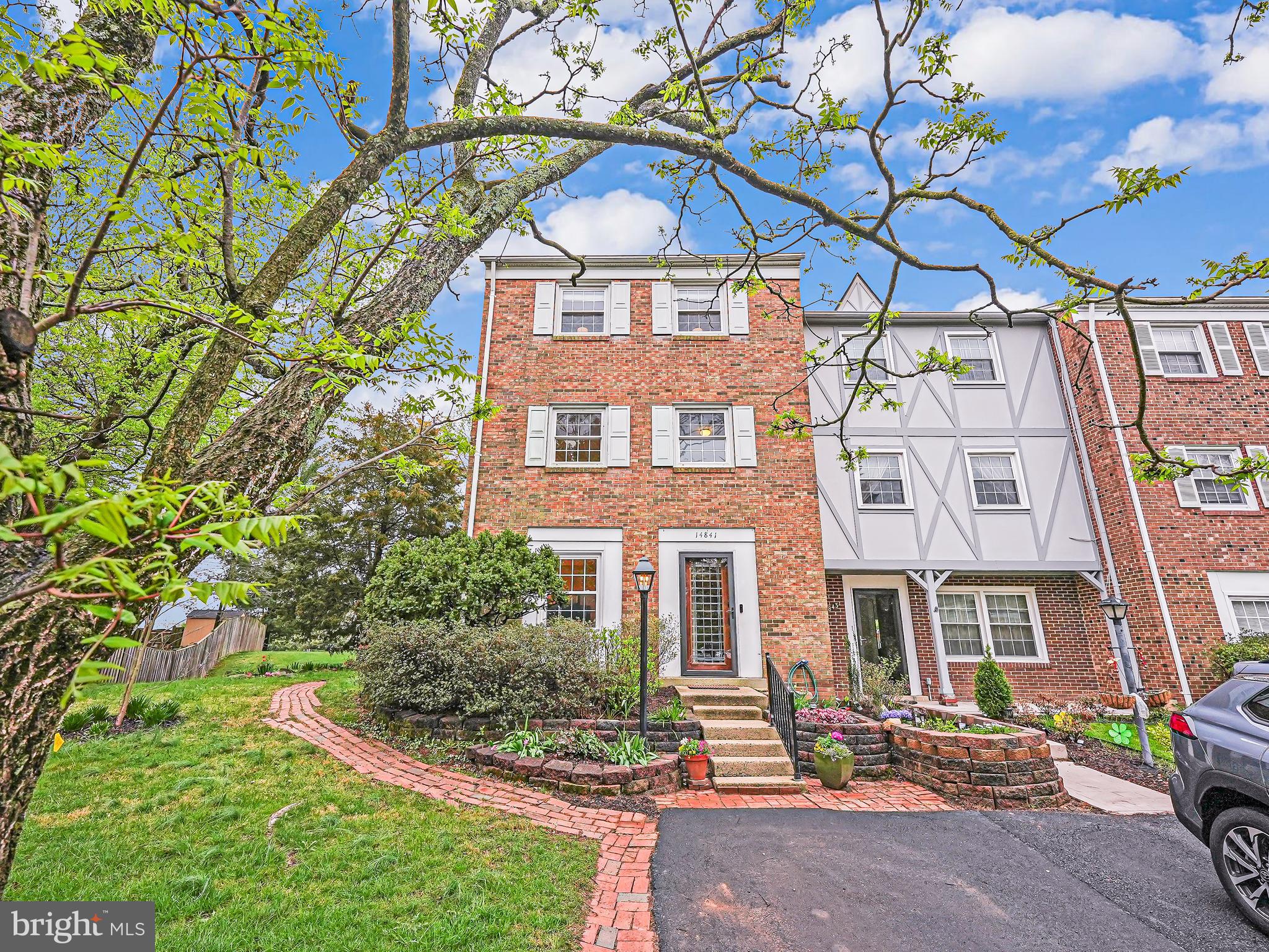 LONDON TOWNE - Residential