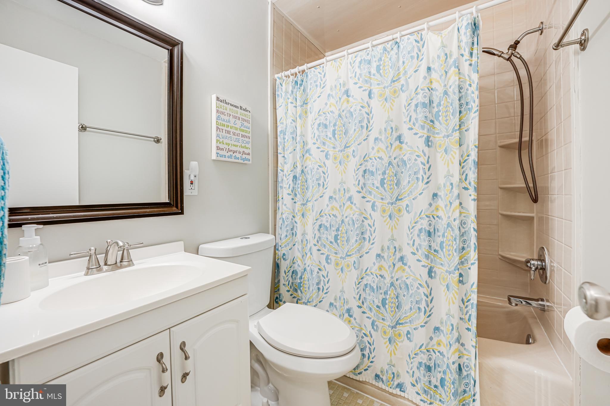 LONDON TOWNE - Residential