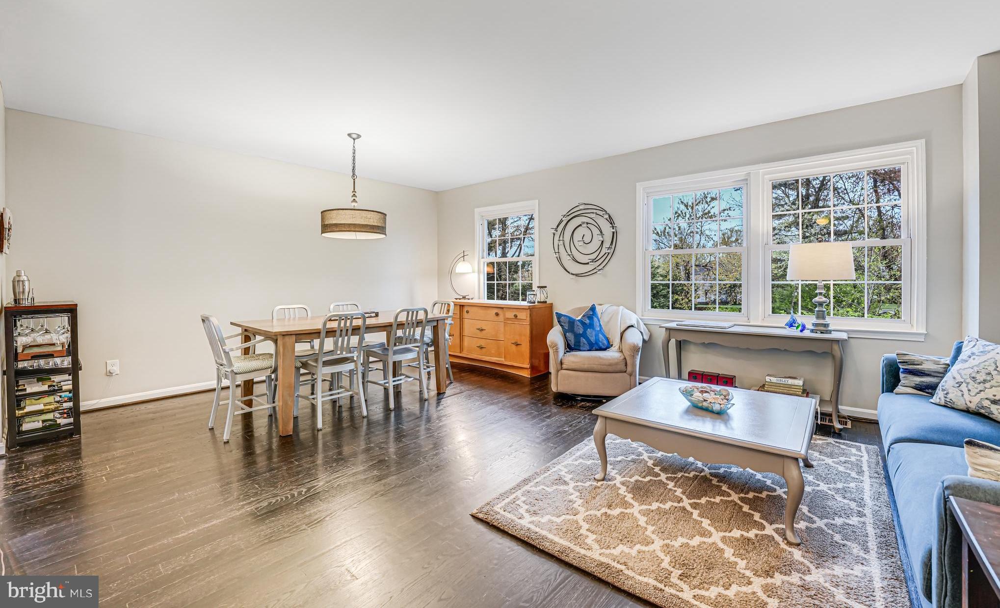 LONDON TOWNE - Residential