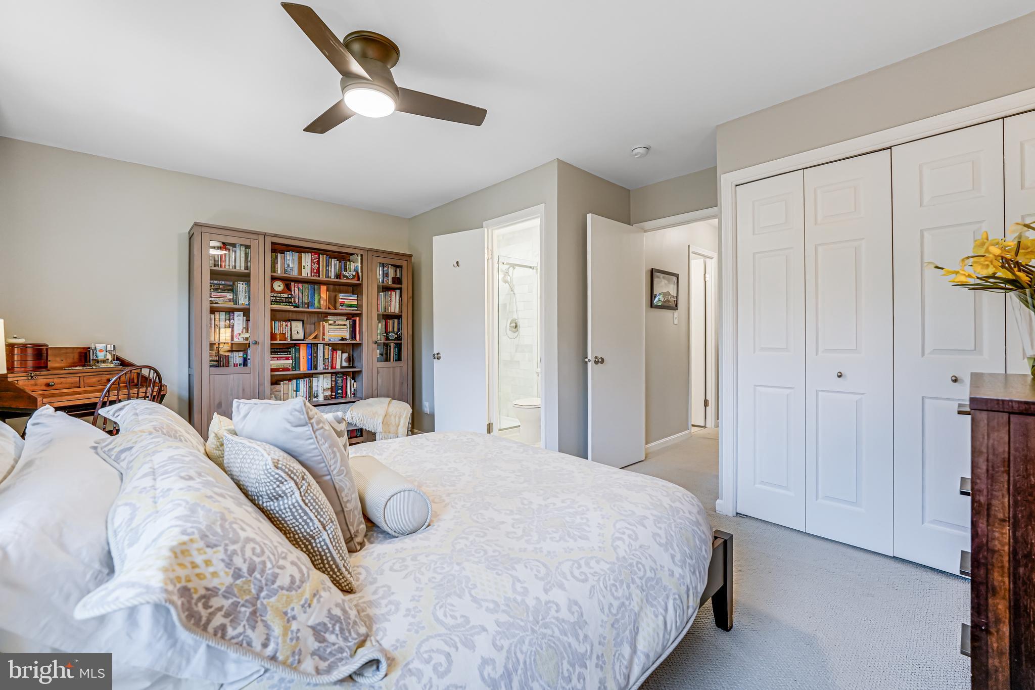 LONDON TOWNE - Residential