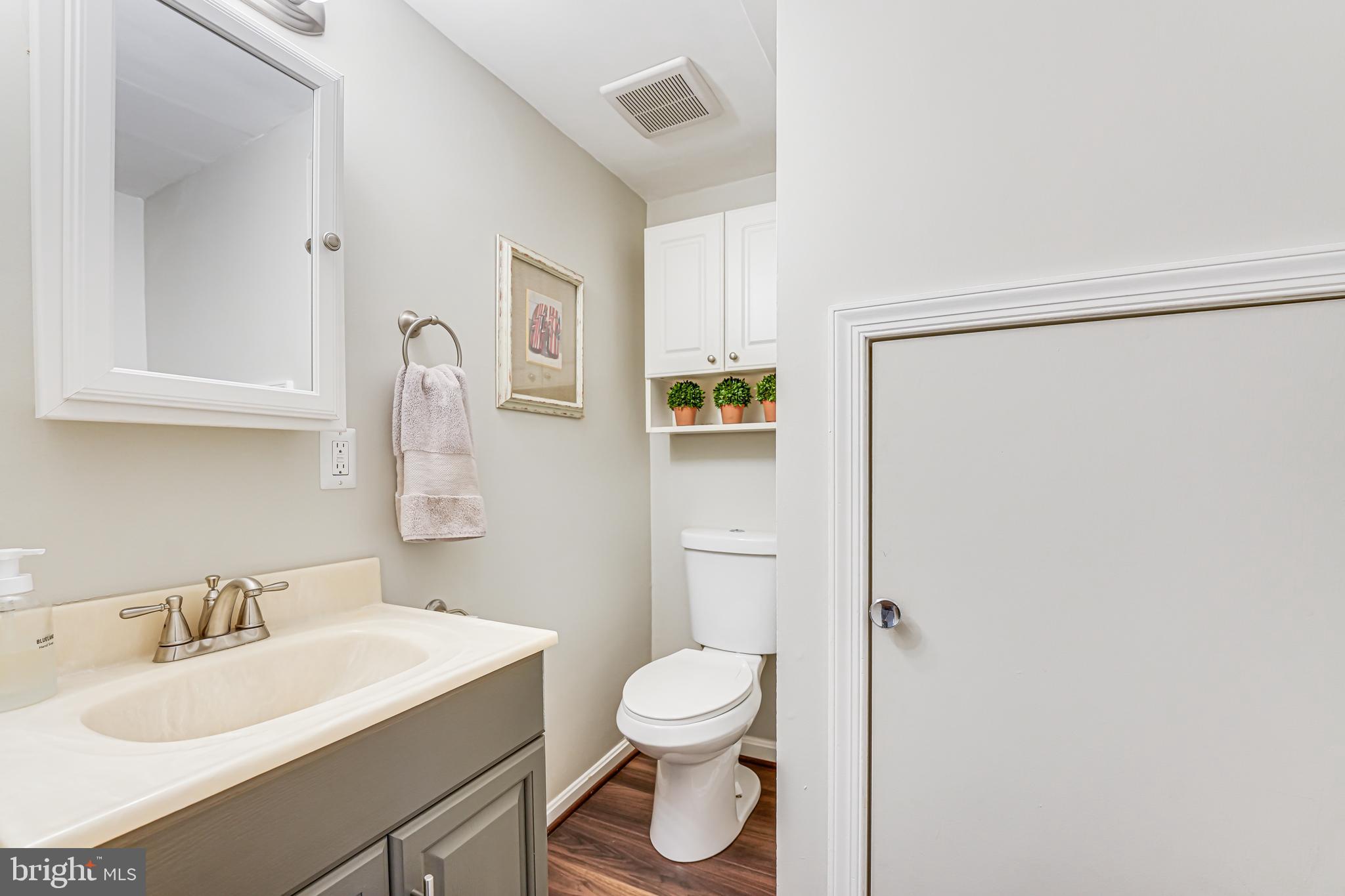 LONDON TOWNE - Residential