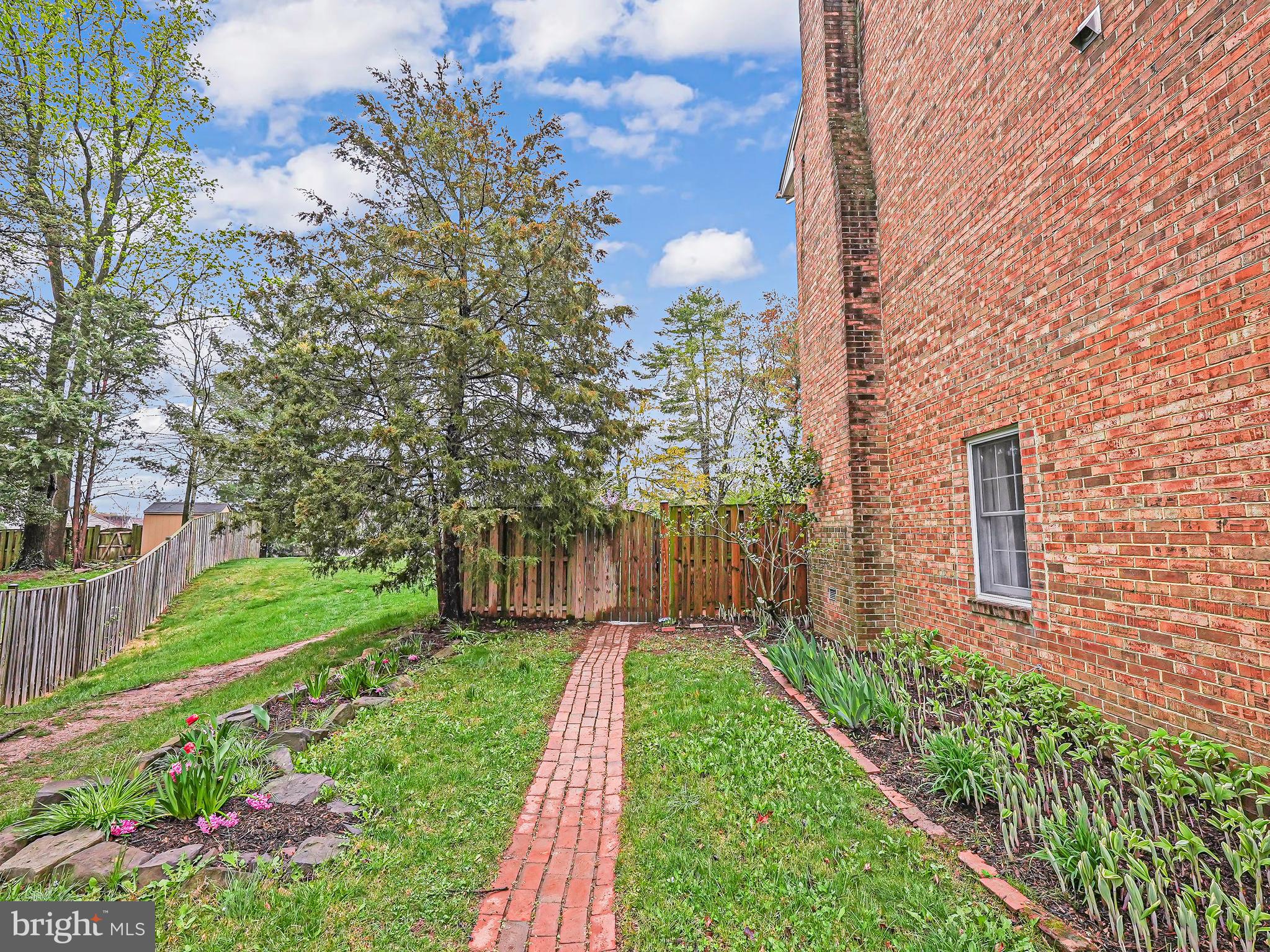 LONDON TOWNE - Residential