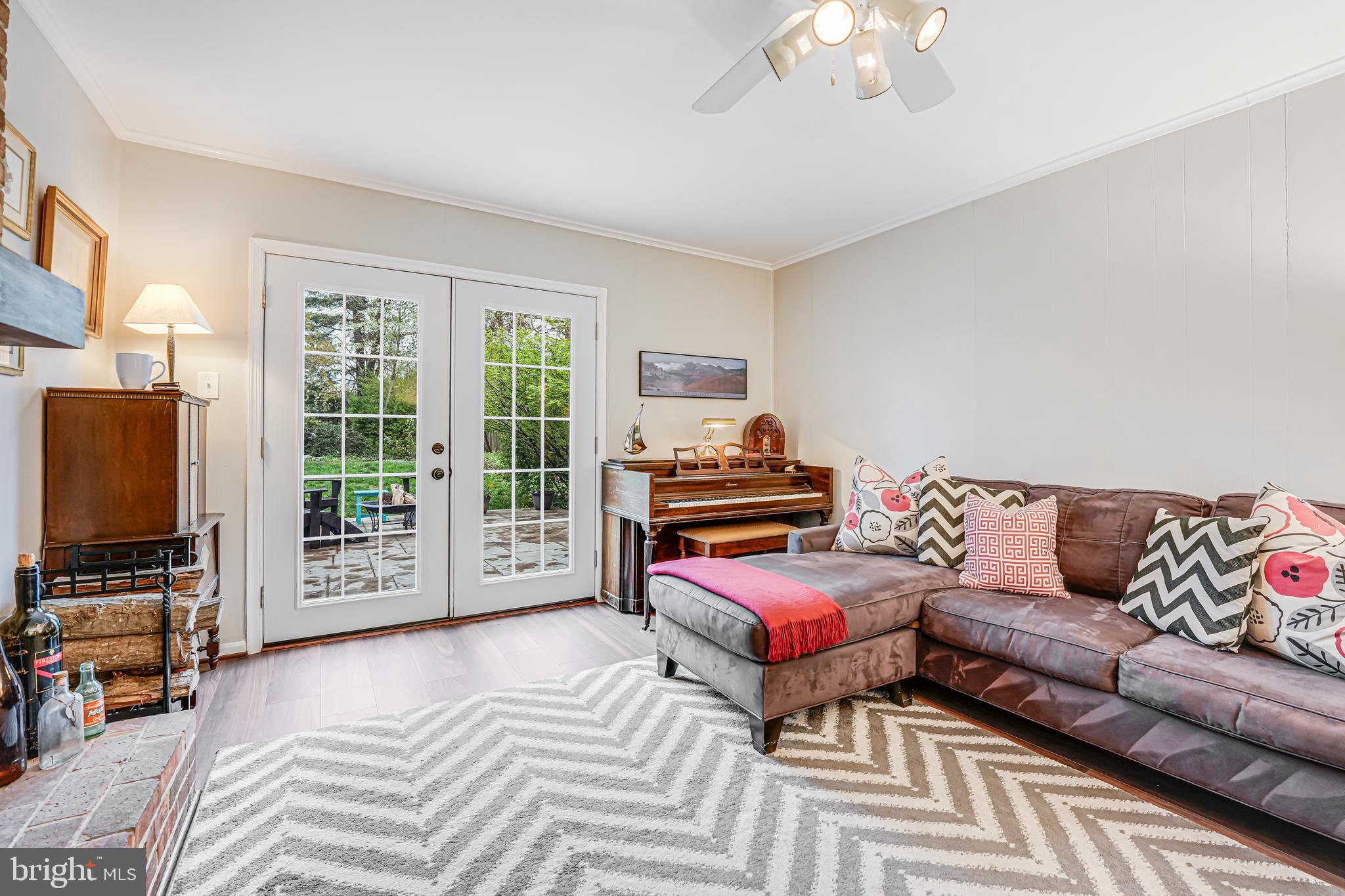 LONDON TOWNE - Residential