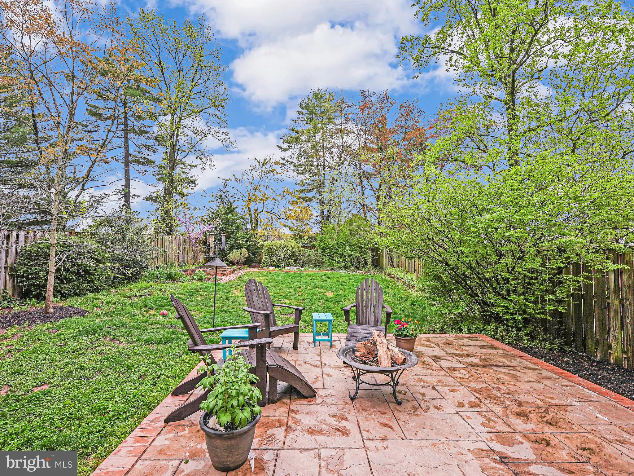 LONDON TOWNE - Residential